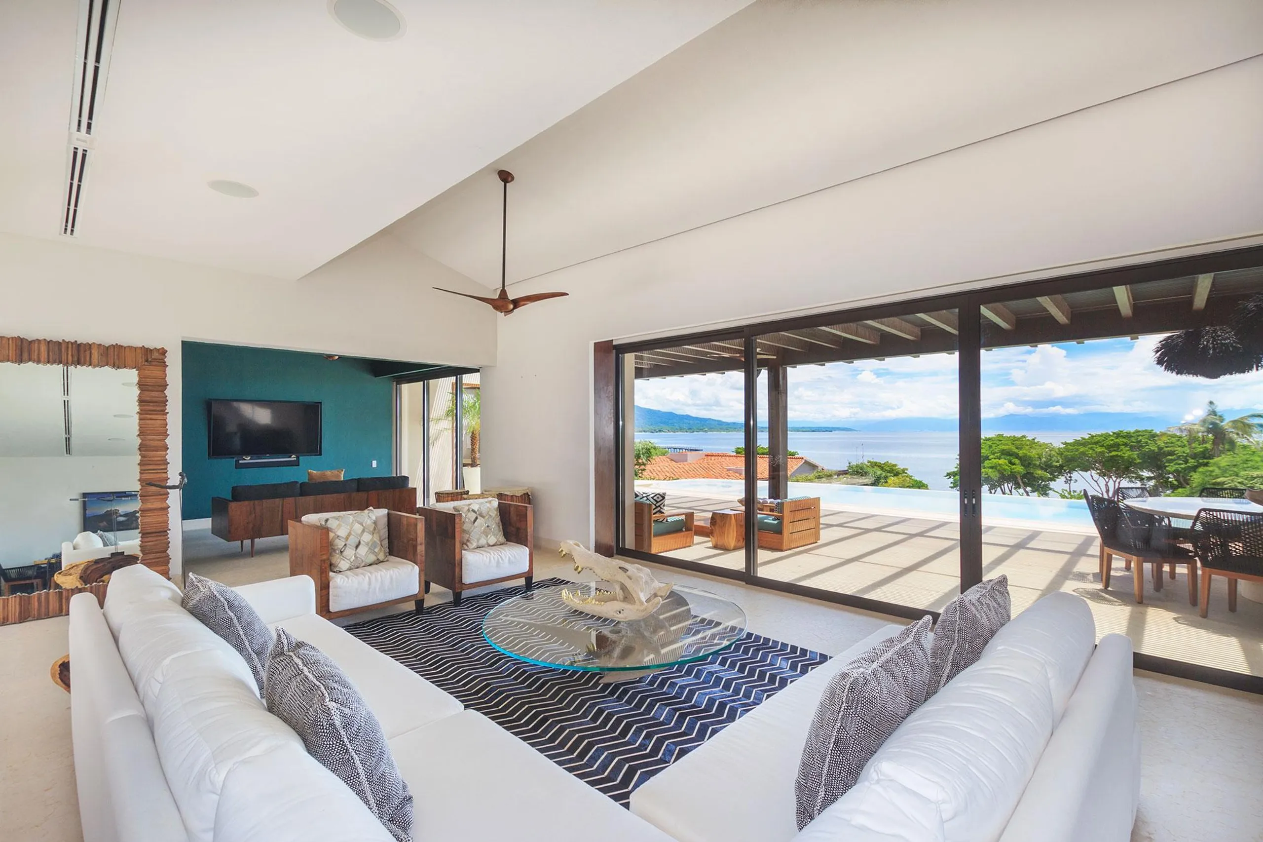 Porta Fortuna Luxury Villa with Private Infinity Pool and Amazing Views — photograph 8