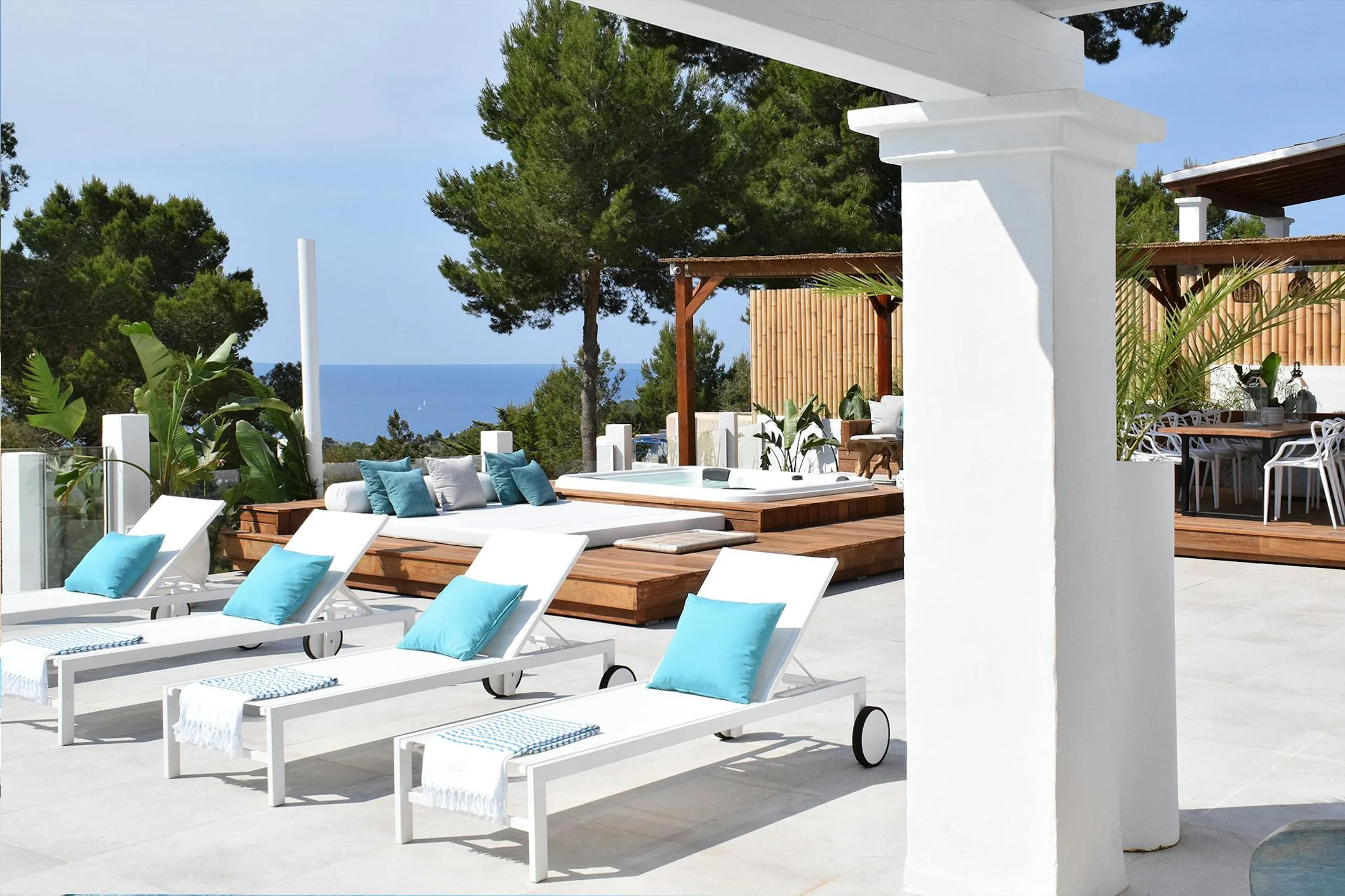 Sensational Seaside Villa in Ibiza with Private Pool and Hot Tub — photograph 10