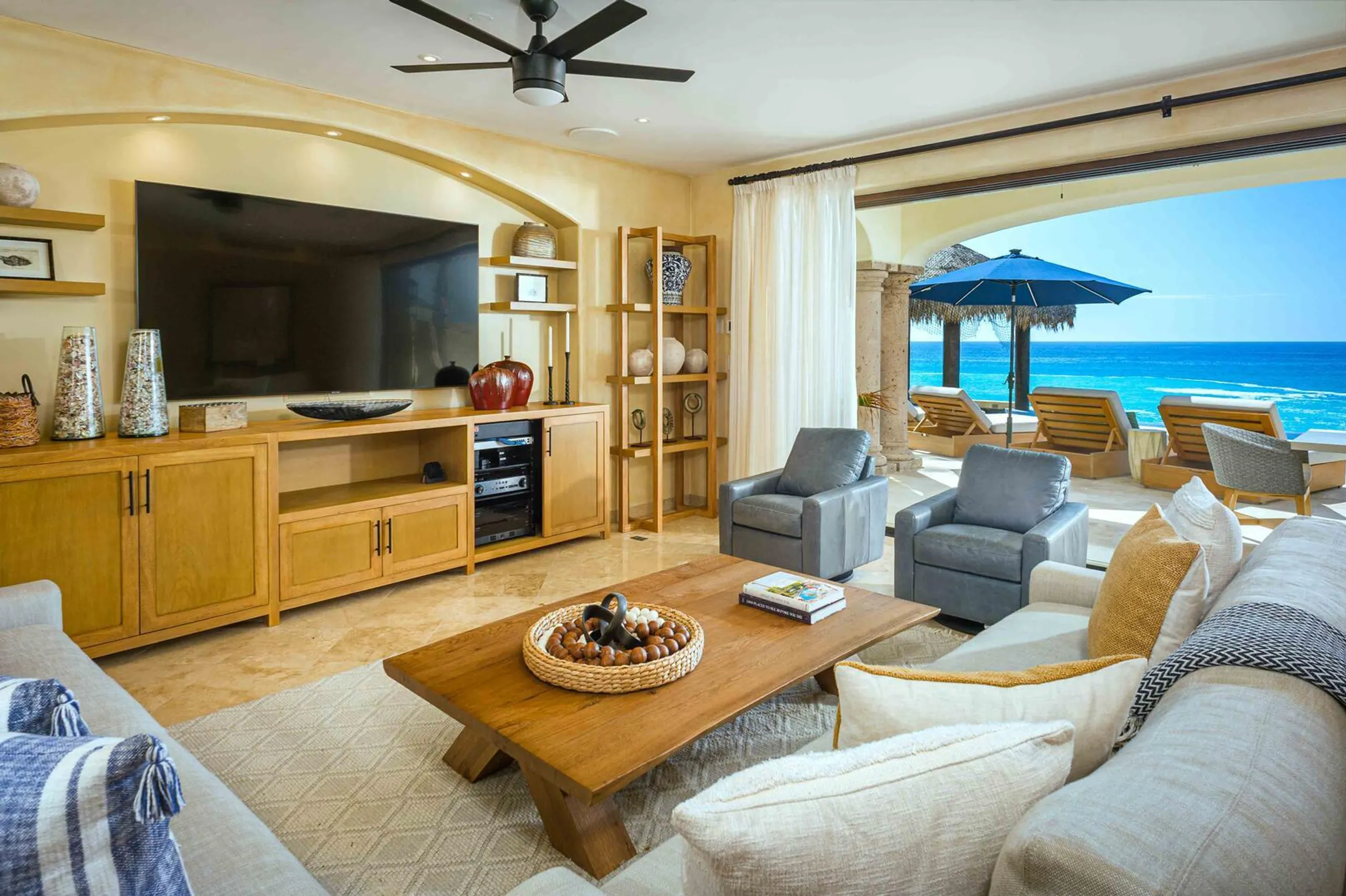 Grandiose Villa with Private Infinity Pool Overlooking the Sea of Cortez — photograph 12
