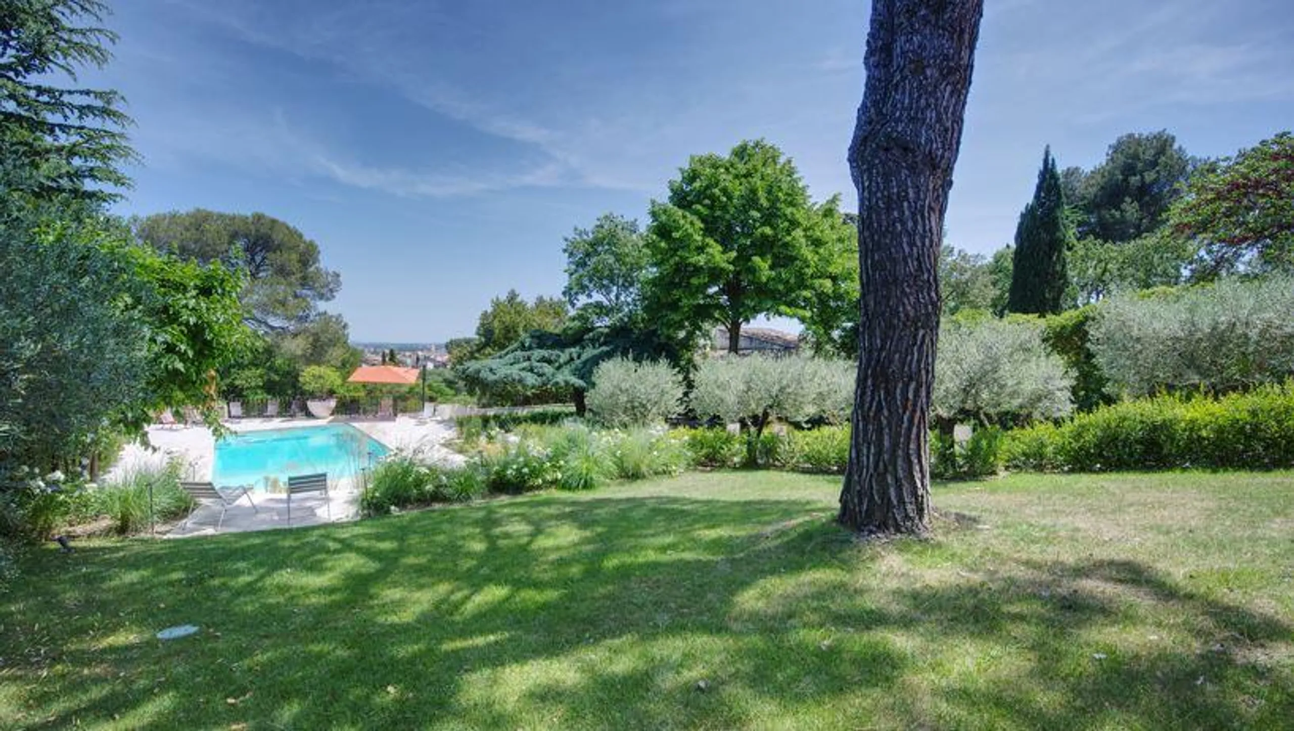 Provencal Bliss Retreat with Private Pool, and Scenic Golf Cart Adventures — photograph 5