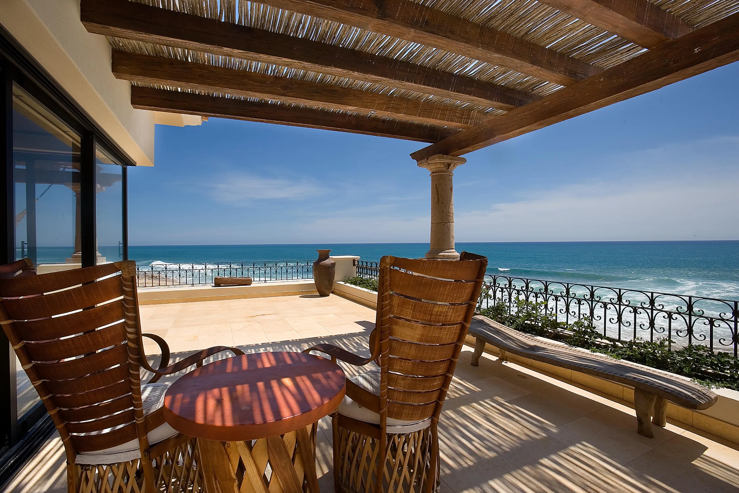 East Cape Luxury Villa with Infinity Pool, Hot Tub and Ocean Views — photograph 11