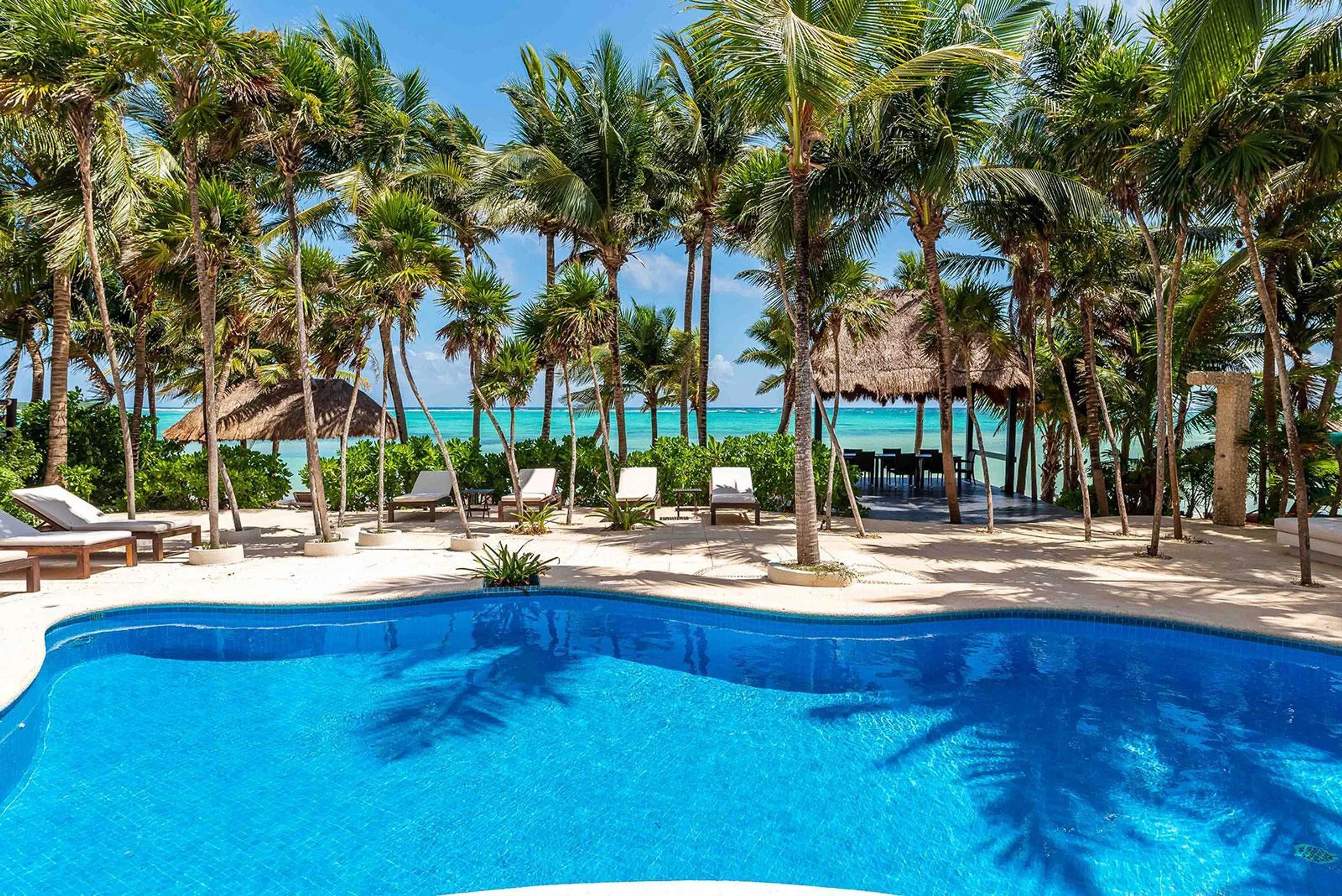 Luxurious Soliman Bay Ocean Front Estate with Private Pool and Stunning Ocean Views — photograph 2