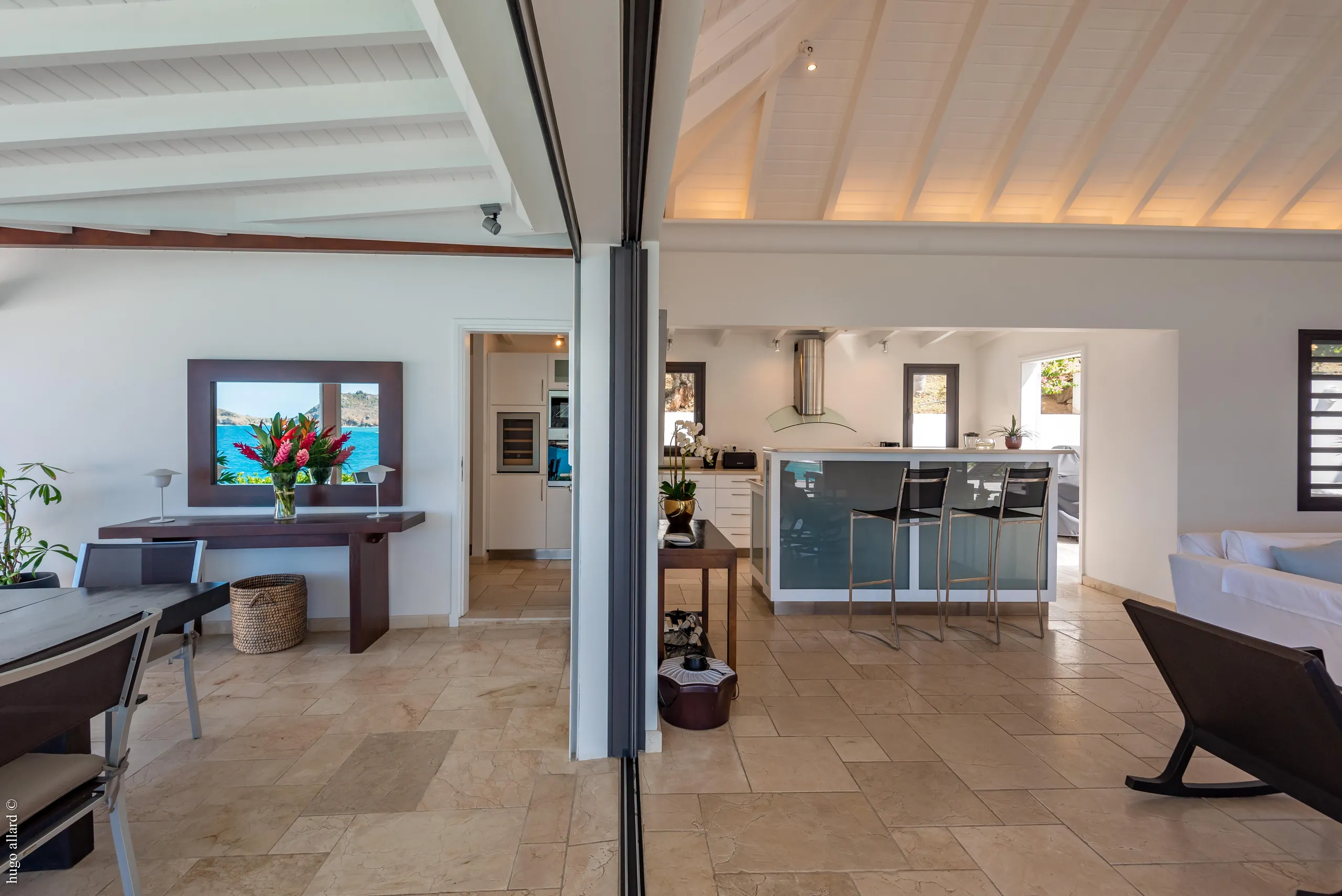 Majestic Seaview Villa with Pool and Indoor-Outdoor Living — photograph 8