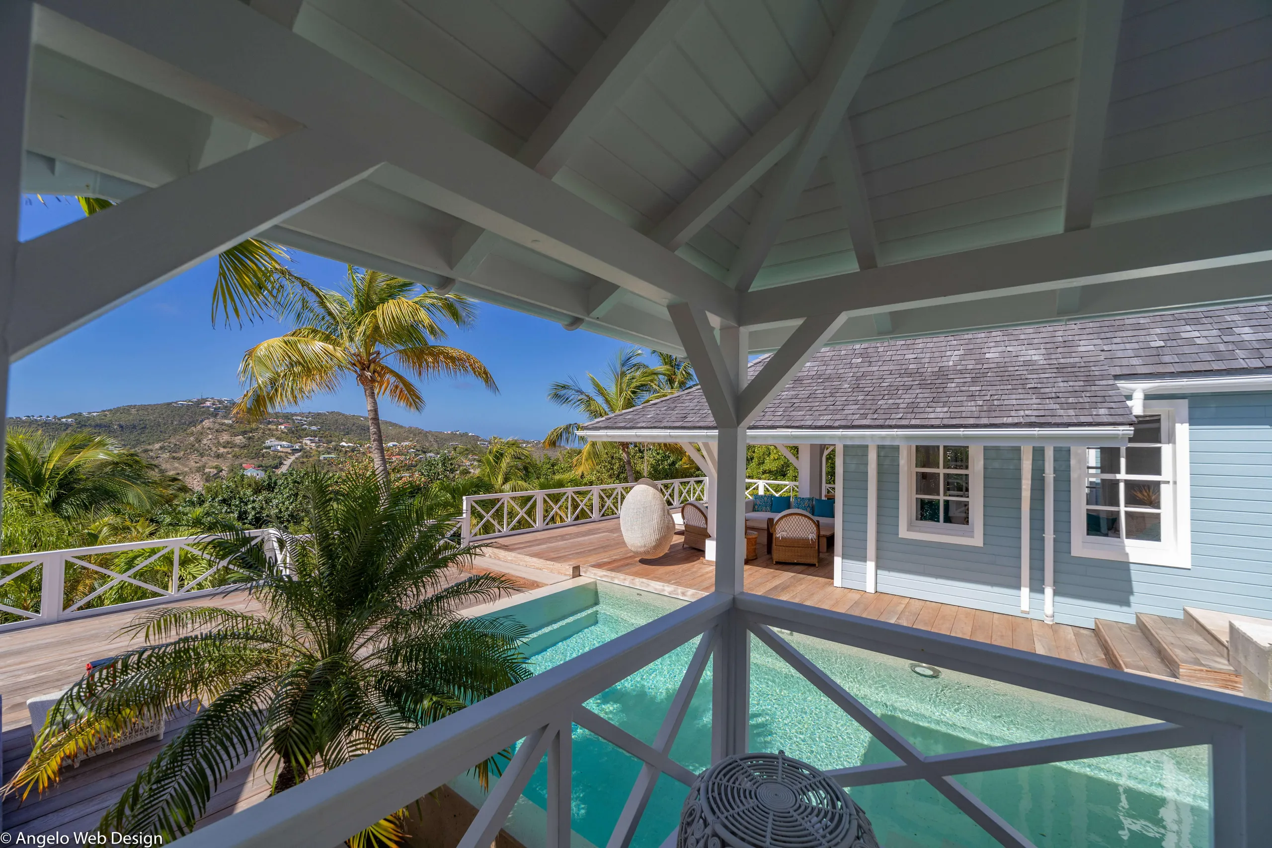 Tropical Hillside Villa with Private Pool and Incredible Views — photograph 10