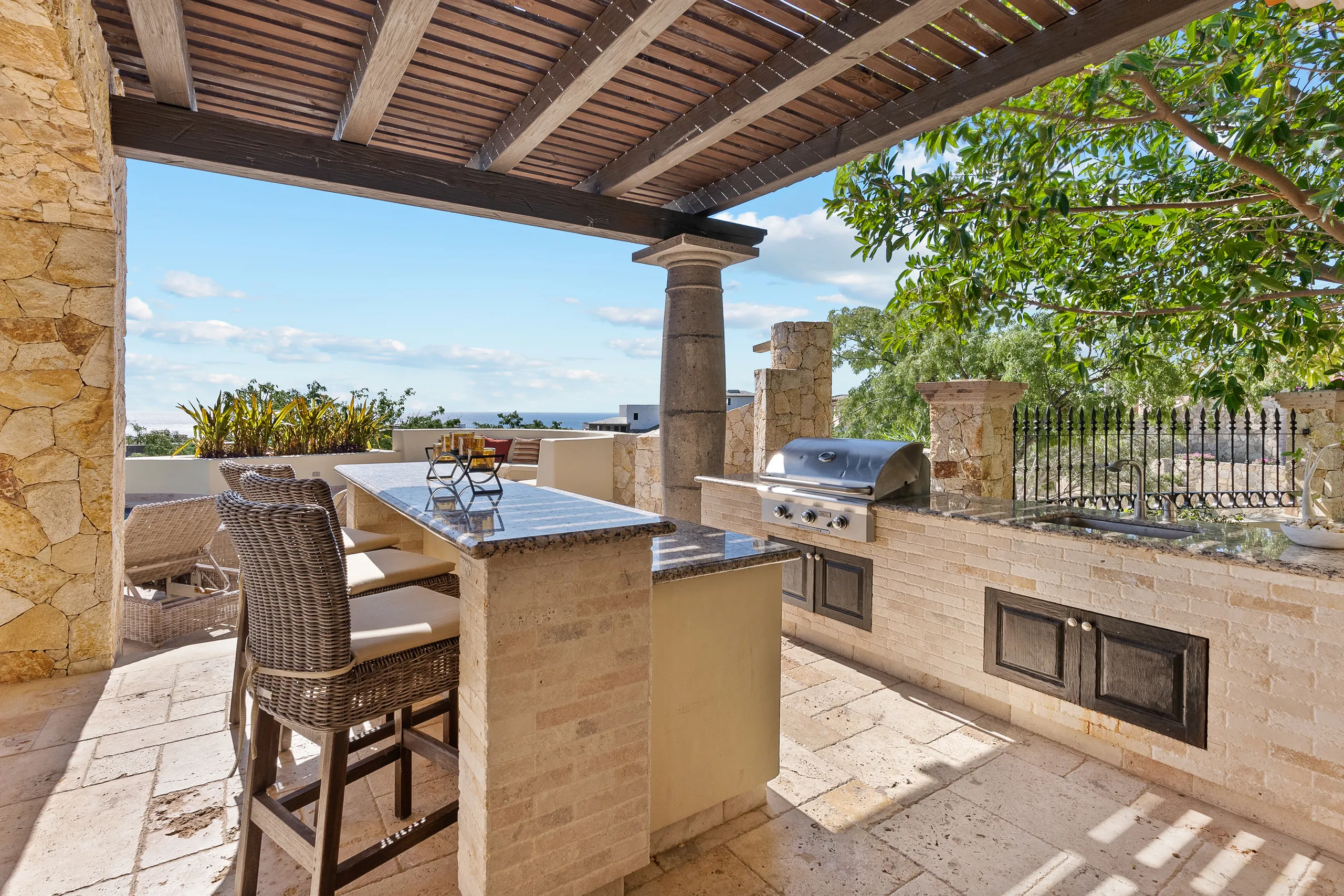 Breathtaking Puerto Los Cabos Hillside Villa with Infinity Pool and Ocean Views — photograph 11