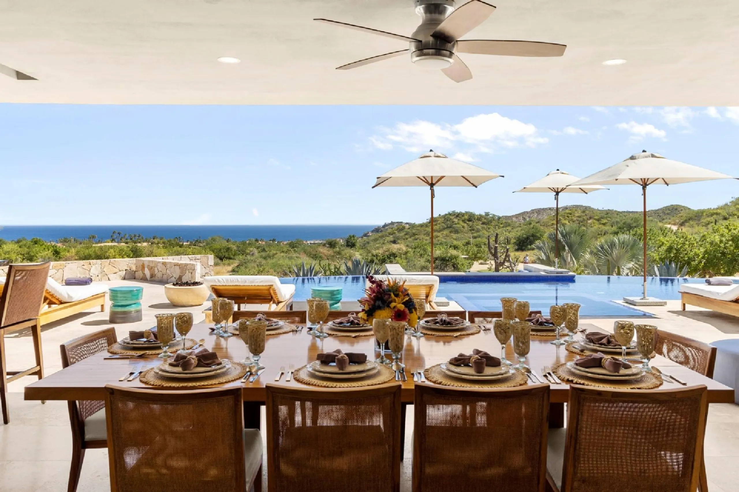 Sensational Palmilla Palace with Infinity Pool Overlooking the Sea of Cortez — photograph 11