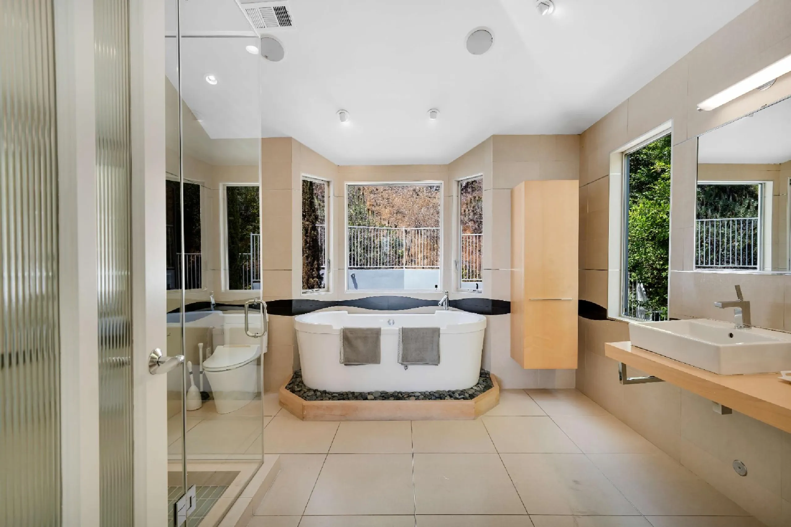Sunset Strip Villa with Private Pool and  Stunning Views — photograph 12