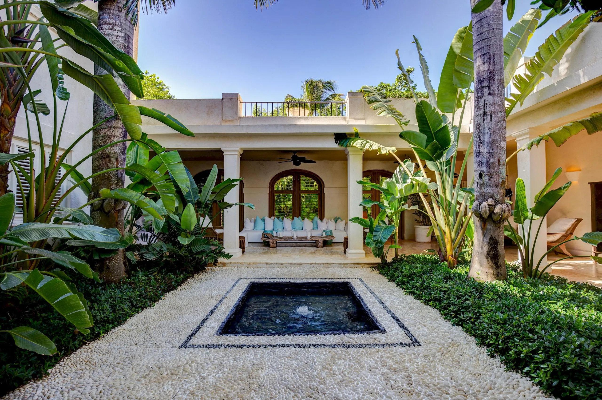 Splendid Six Bedroom Villa with Private Pool and Golf Views — photograph 4