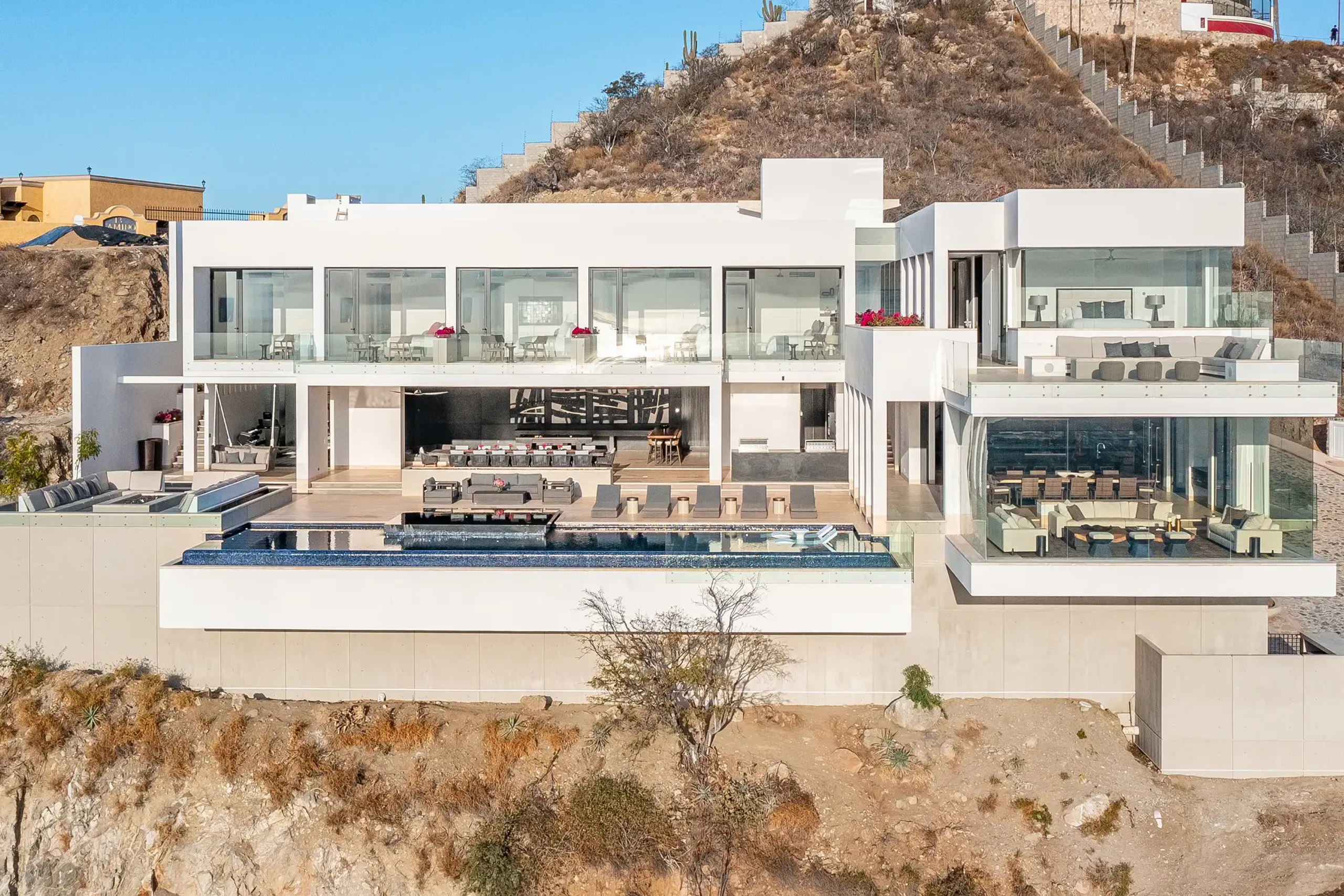 Modern Contemporary Luxe Villa with Infinity Pool and Panoramic Ocean Views — photograph 6