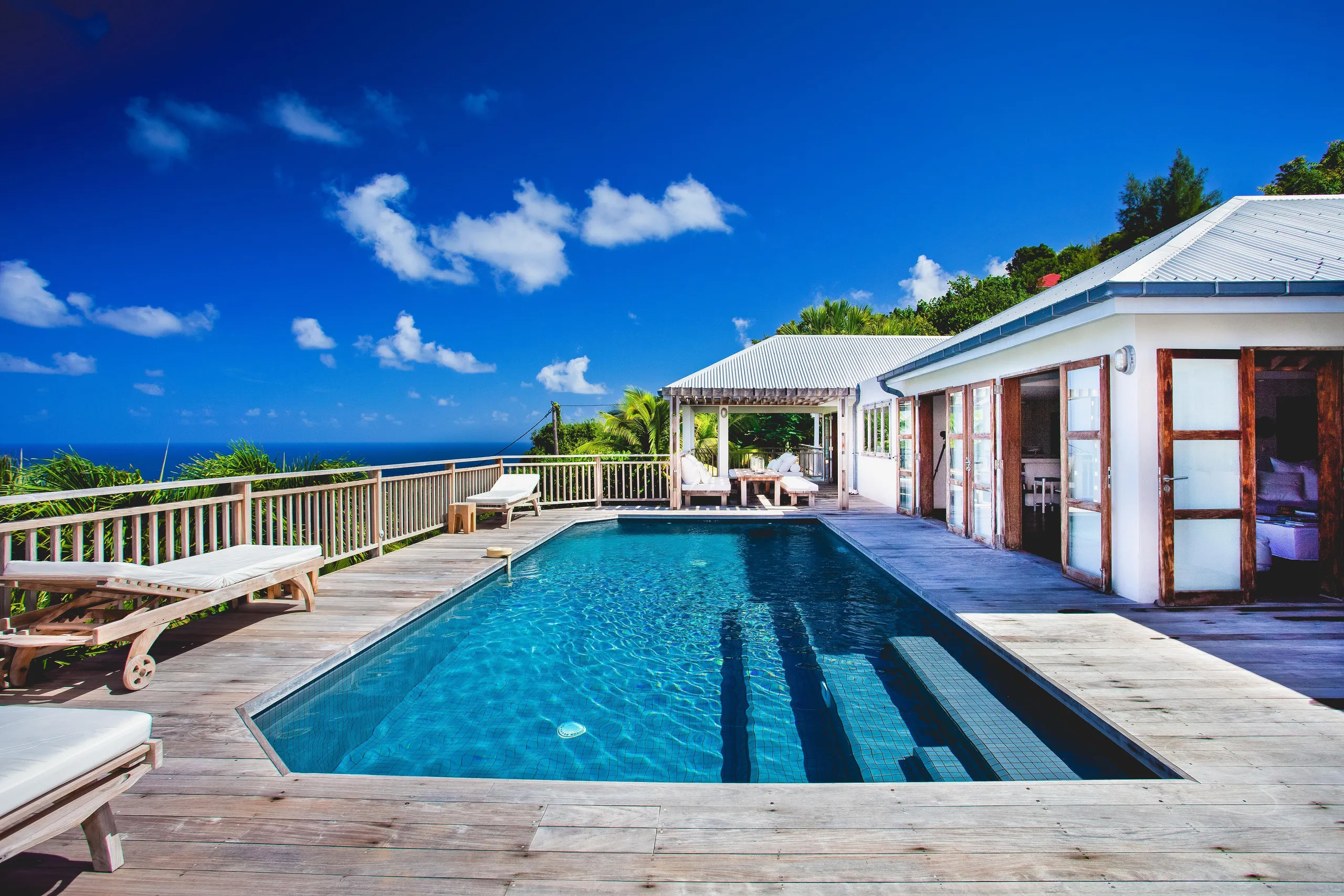 Stylish Seaside Villa with Private Pool and Gourmet Kitchen, Vitet