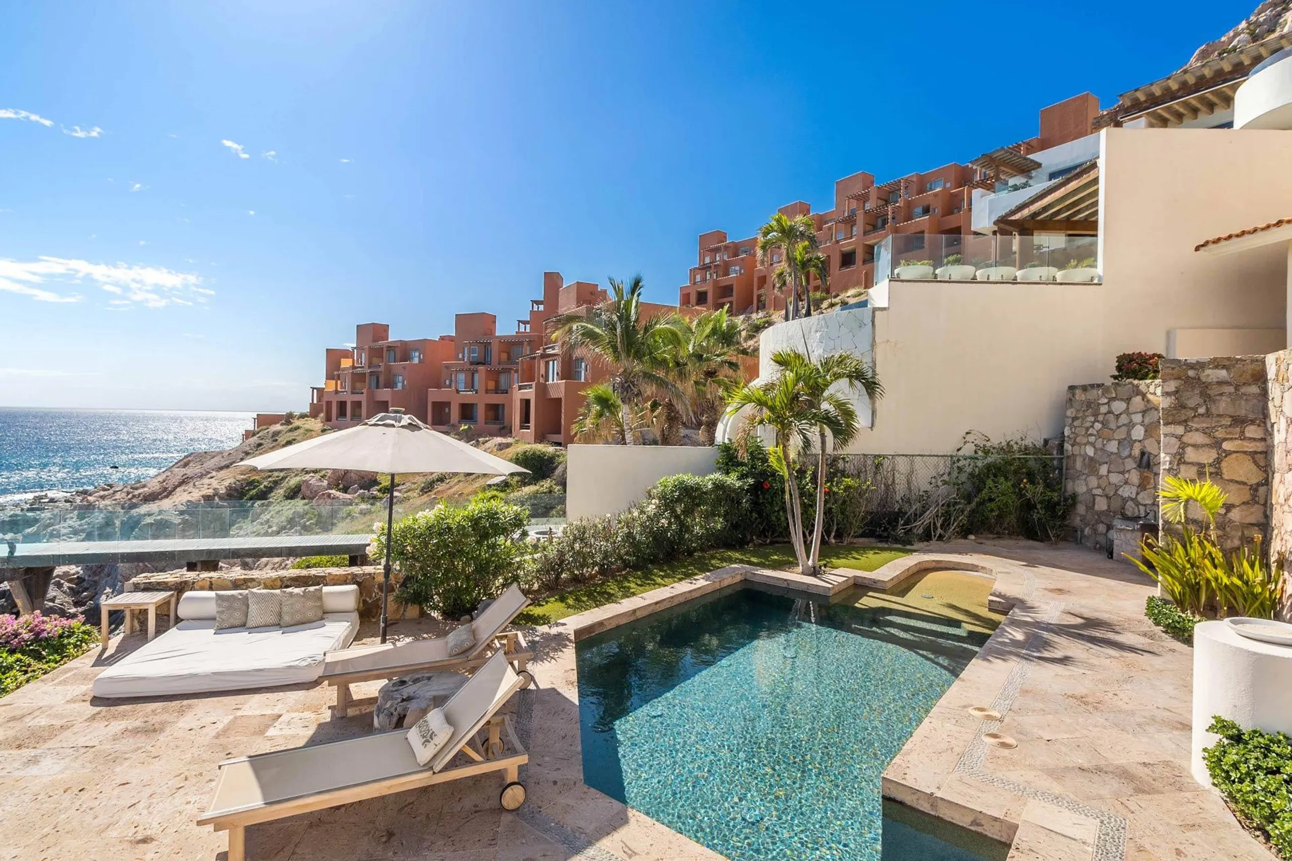 Exquisite 5-Bedroom Villa in Exclusive Cabo Colorado with Private Pool & Direct Beach Access — photograph 3