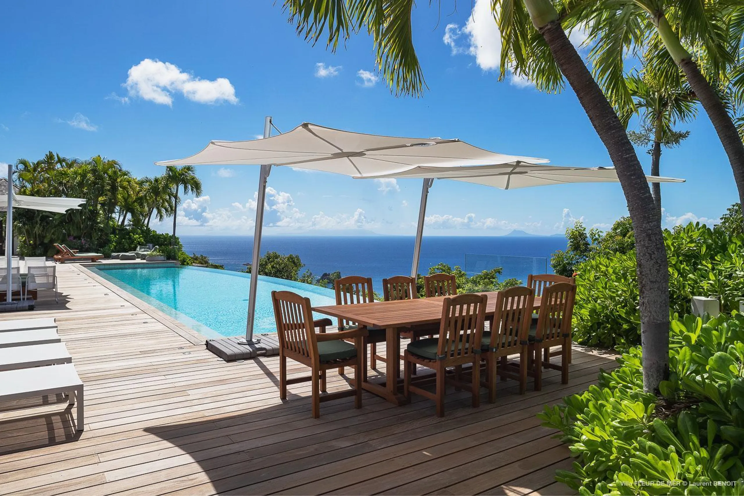 Stunning Oceanside Estate with Infinity Pool and Incredible Views — photograph 5