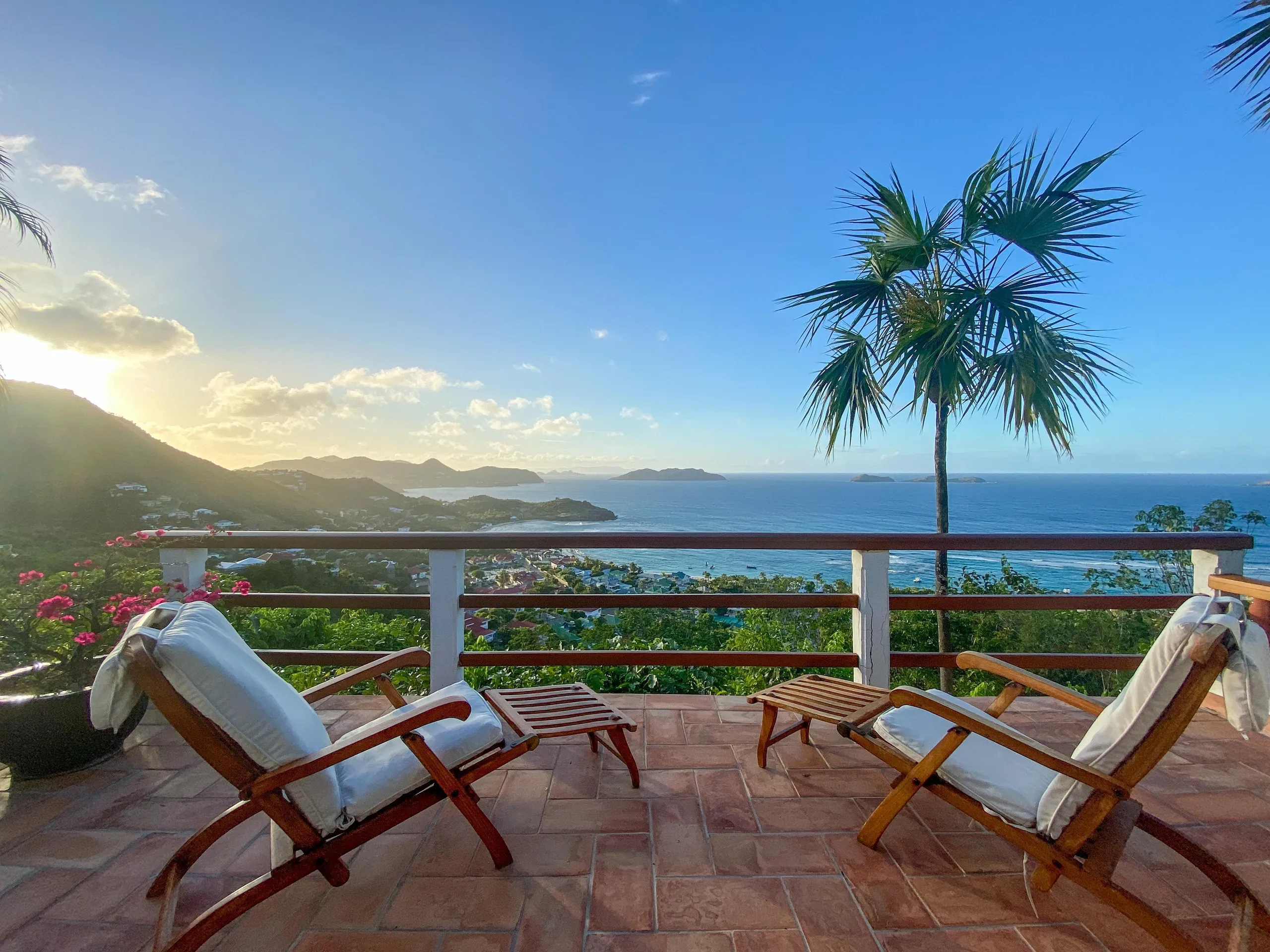 Stunning Oceanside Estate with Private Pool and Jacuzzi — photograph 10