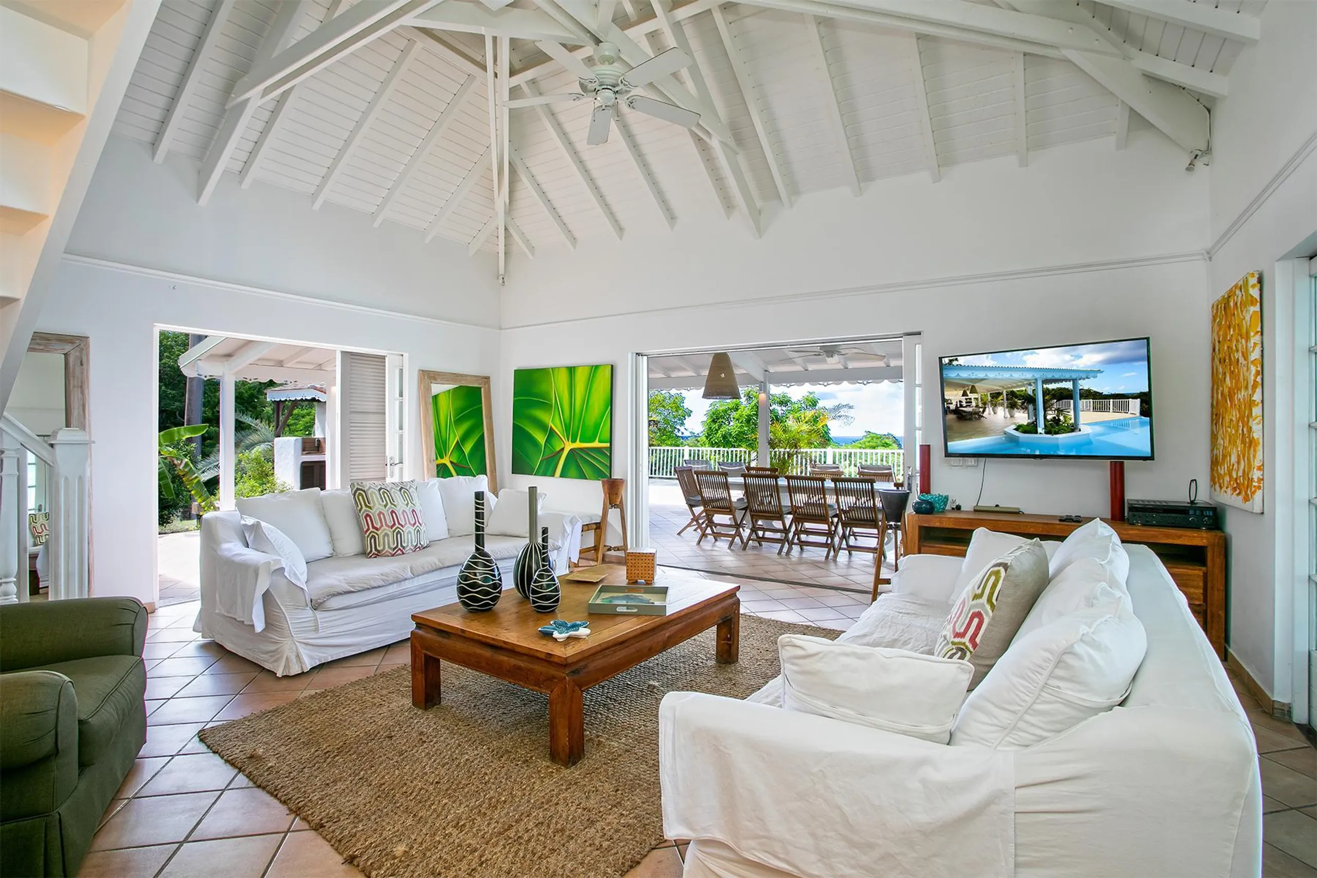 Classic Caribbean Luxury Villa with Infinity Edge Pool — photograph 11