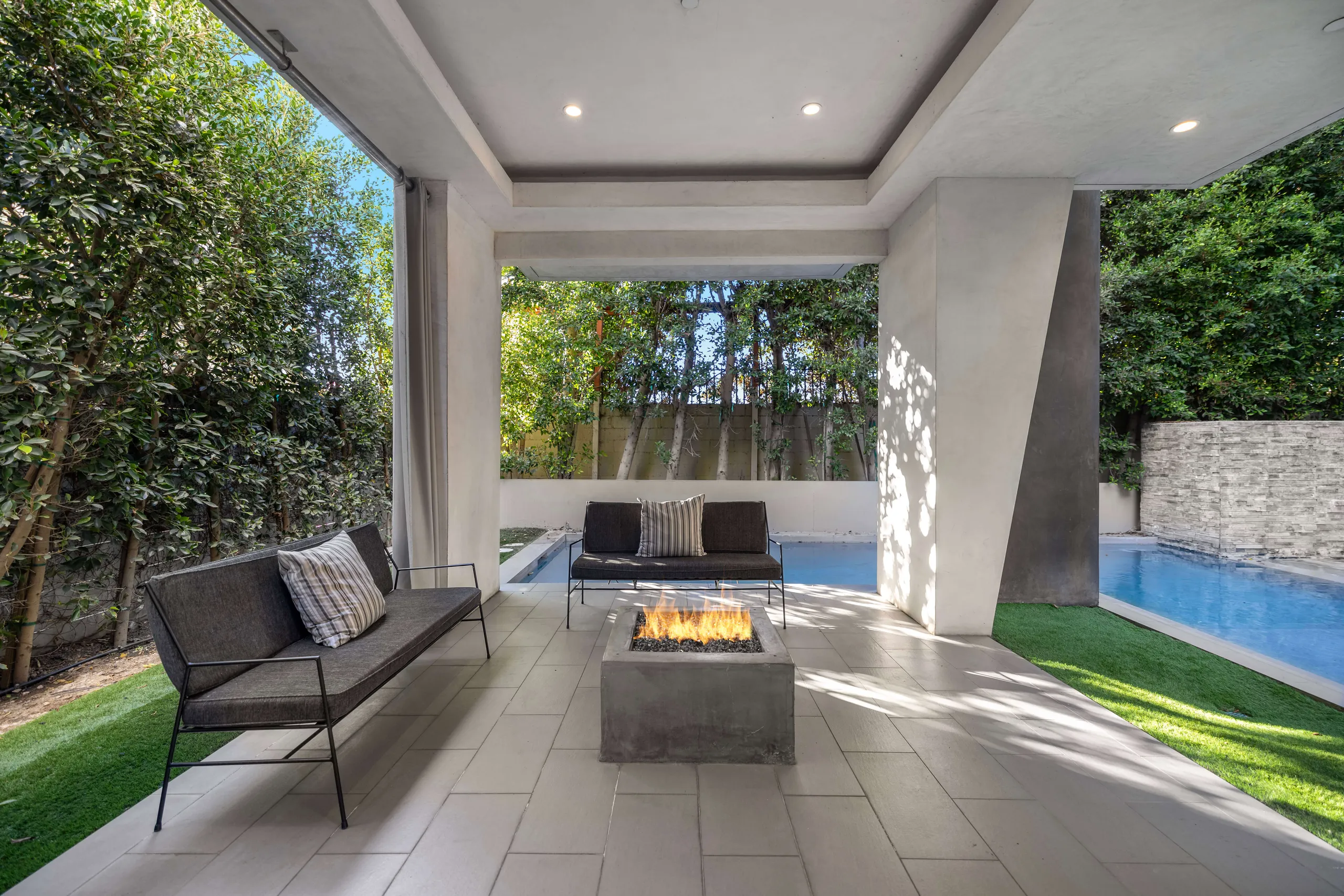 Modern Architectural Villa with Private Pool — photograph 4
