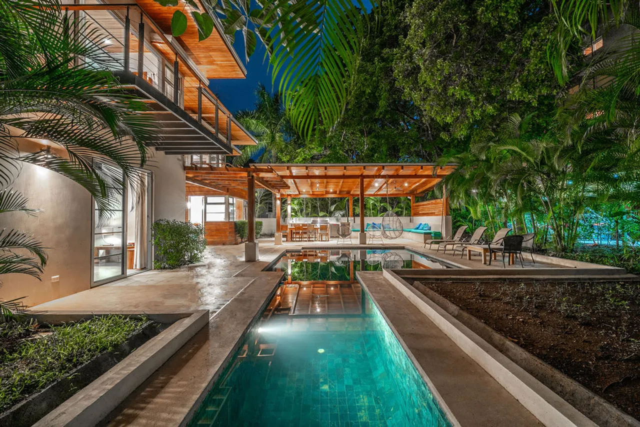 Luxe Modern Villa W Pool Yard At Premium Location