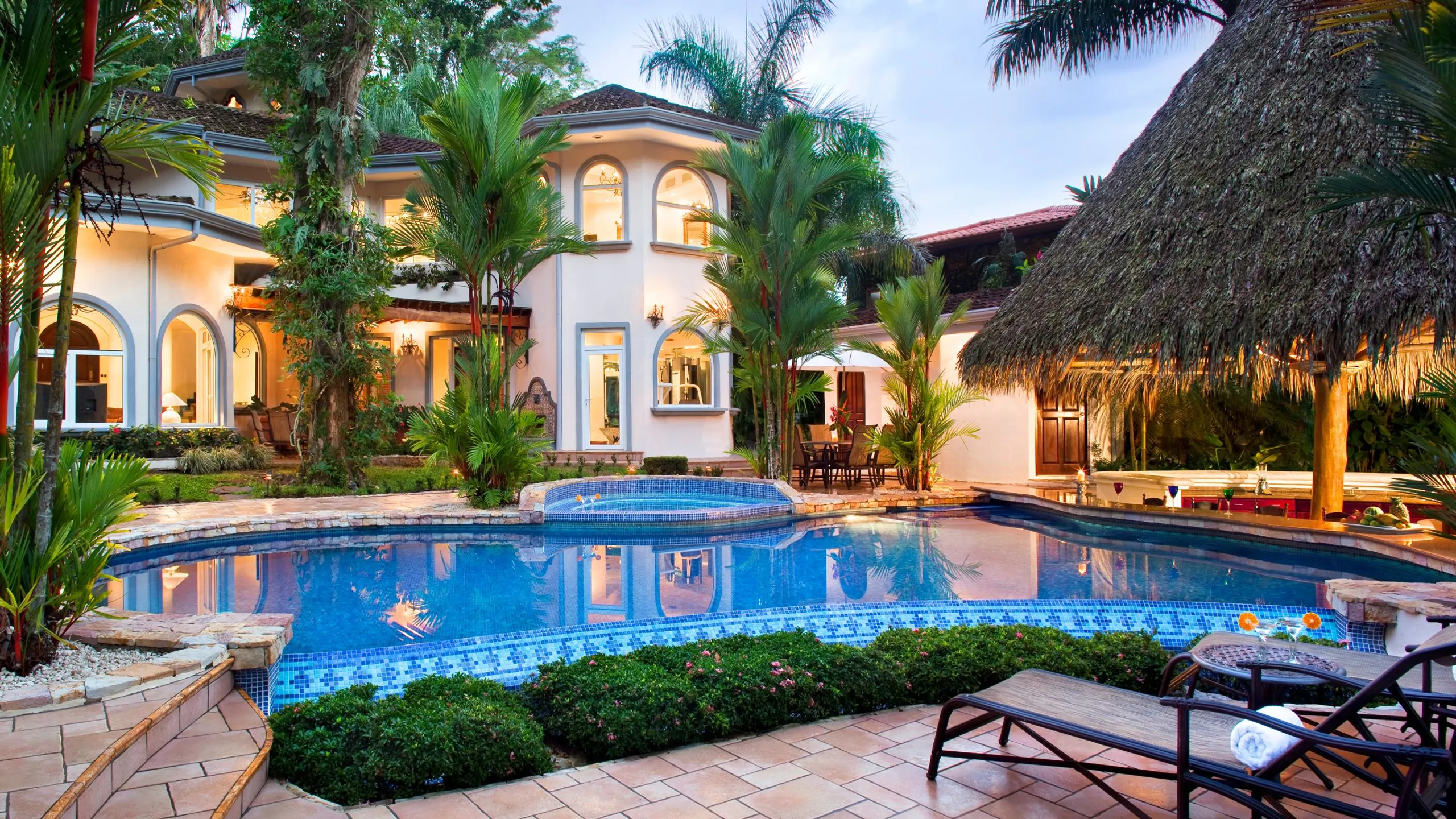 Captivating Costa Rica Estate with Invigorating Pool — photograph 2