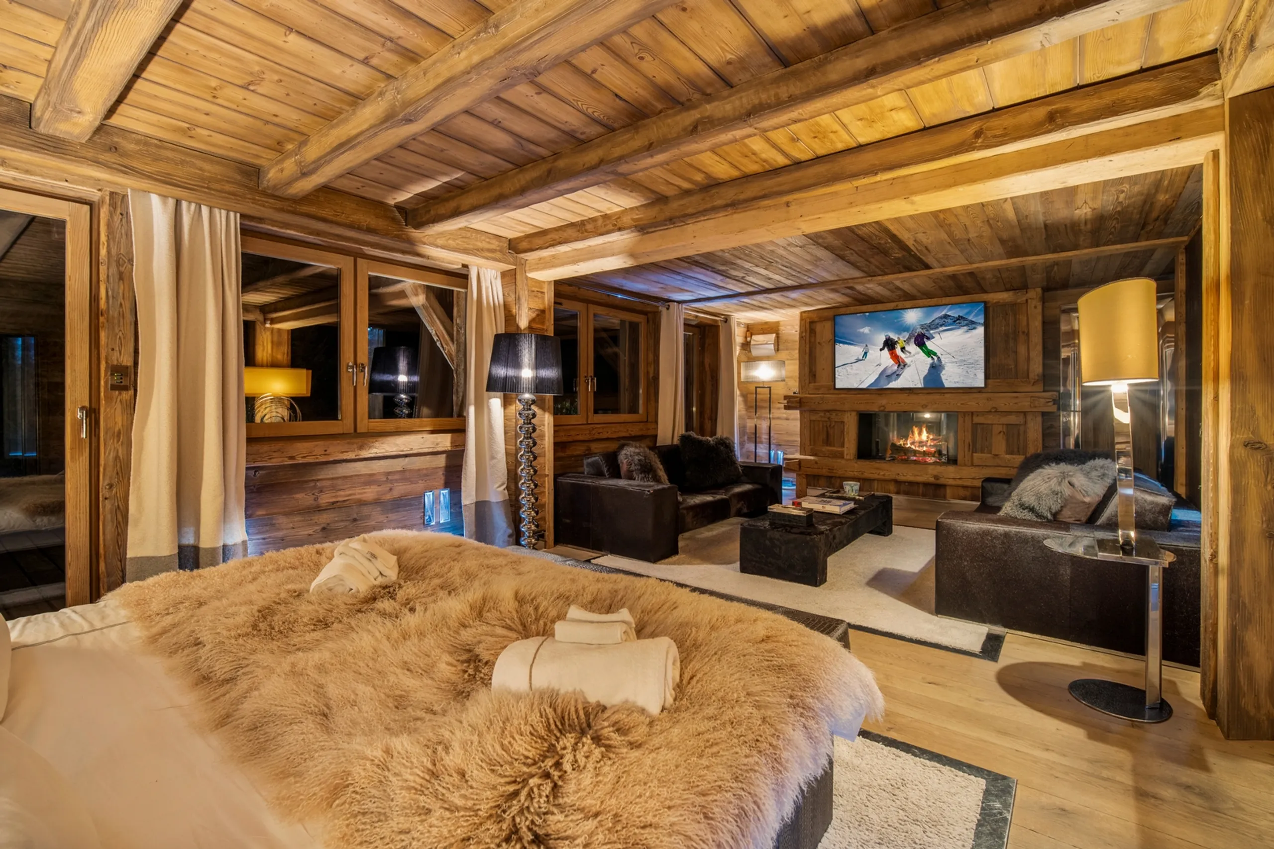 Prestigious Alpine Villa with Indoor Pool, Helipad, Cinema, Gym, and Mountain Views — photograph 7