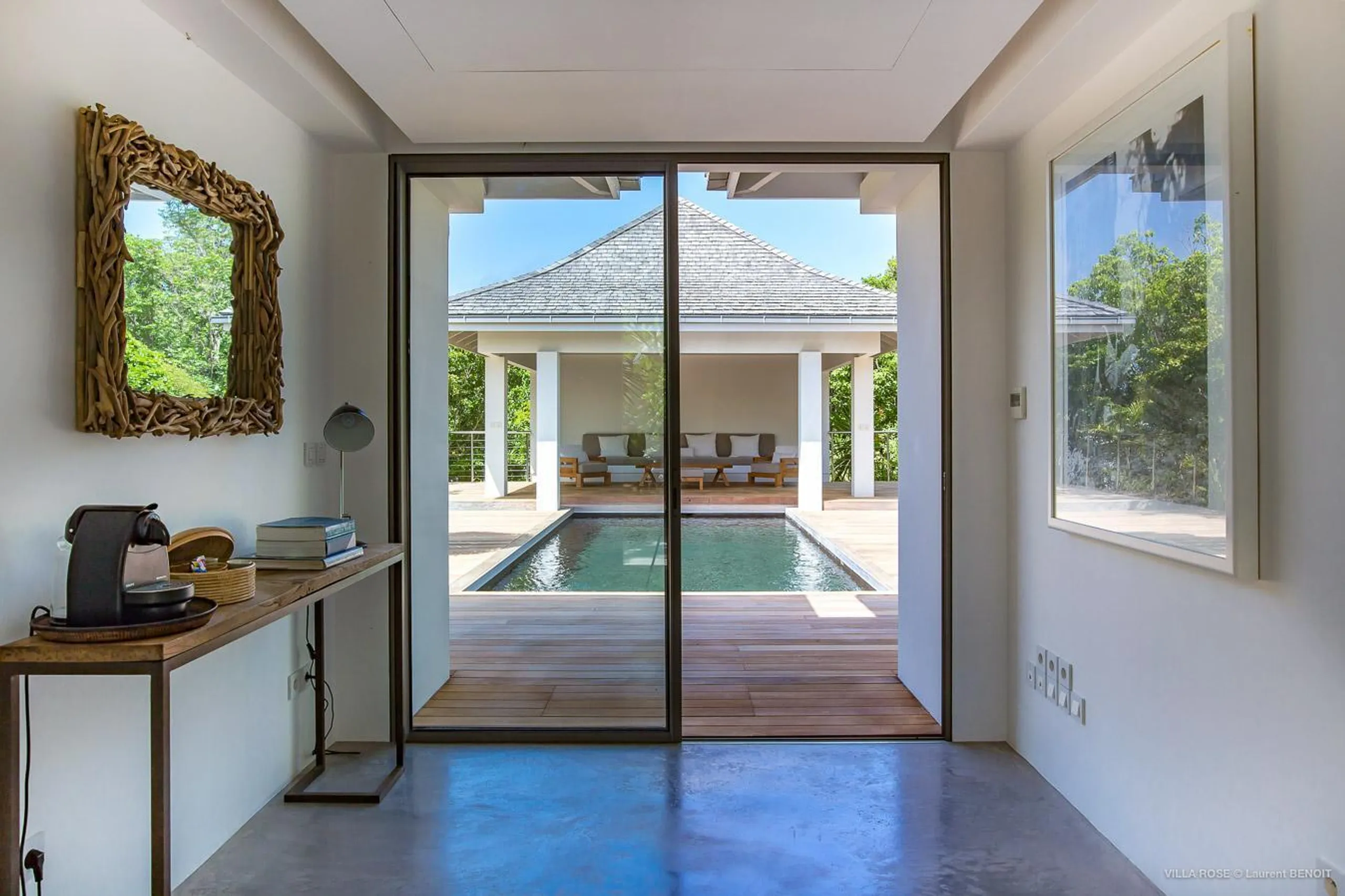 Majestic Tropical Villa with Private Pool and Ocean Views — photograph 12