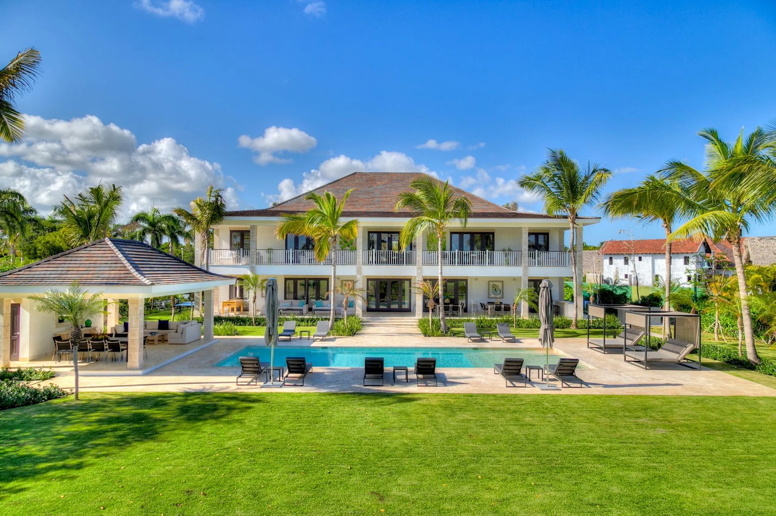 Caribbean Masterpiece: Meticulously Designed Villa with Coralina Promenade and Water Mirror — photograph 2