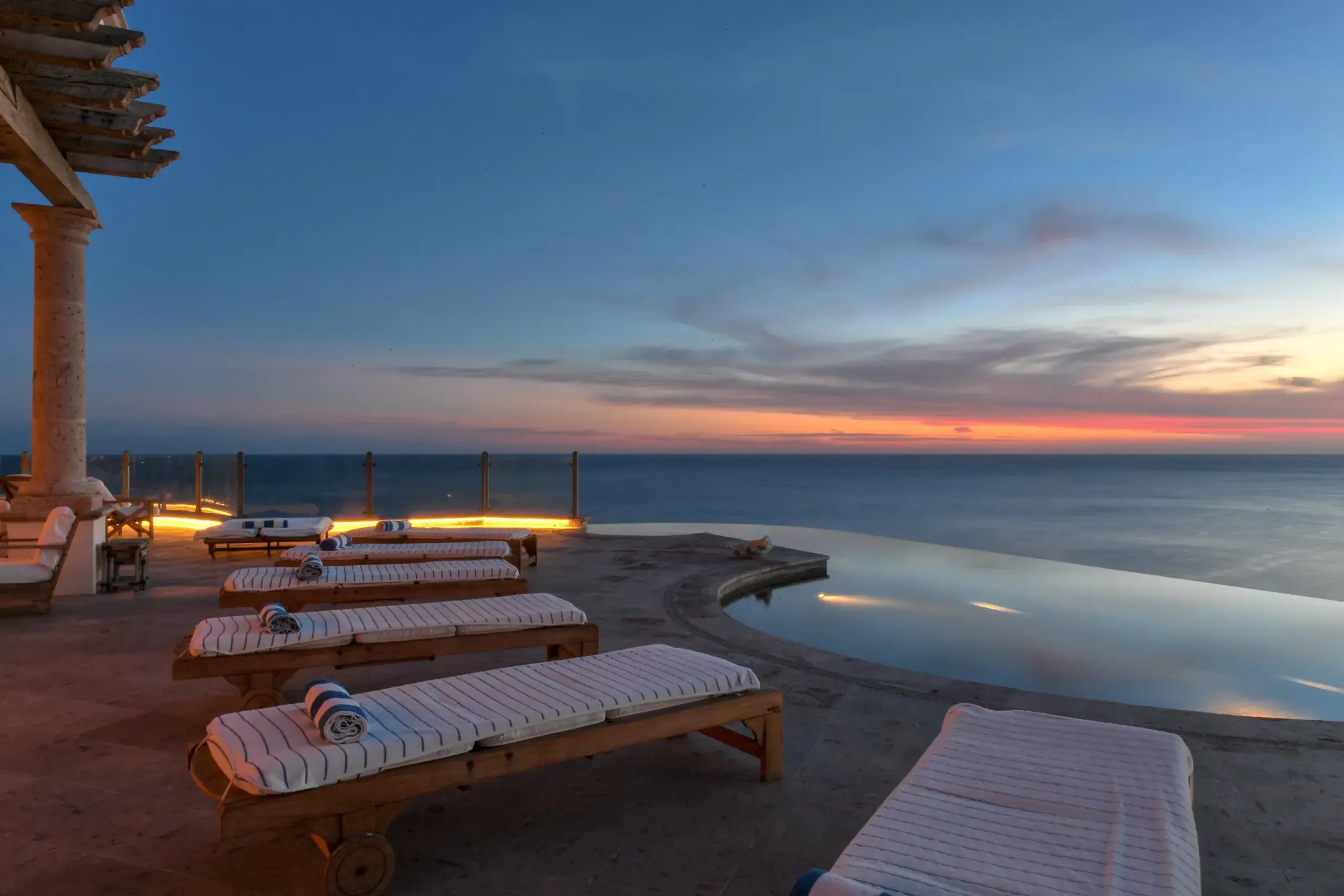 Grandiose Cabo San Lucas Villa with Infinity Pool and Outdoor Fireplace — photograph 5