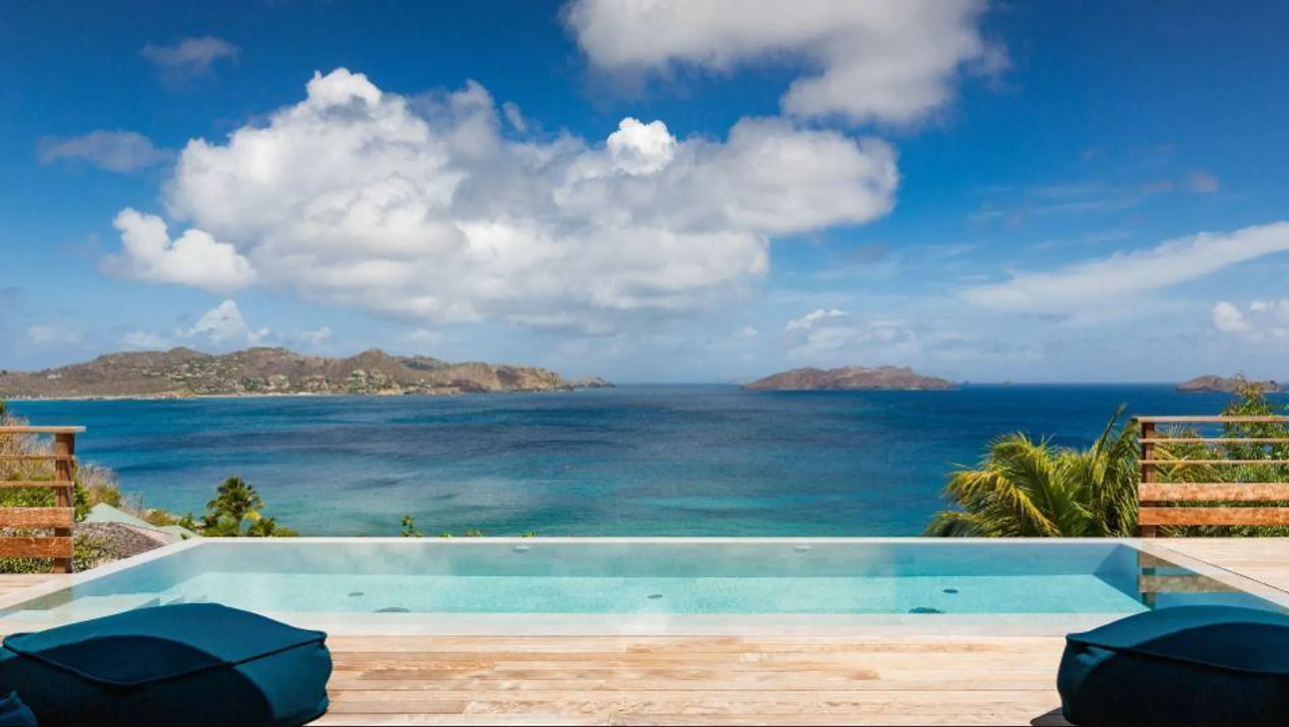 Sleek Contemporary Styled Villa with Heated Pool and Breathtaking Ocean Views — photograph 2