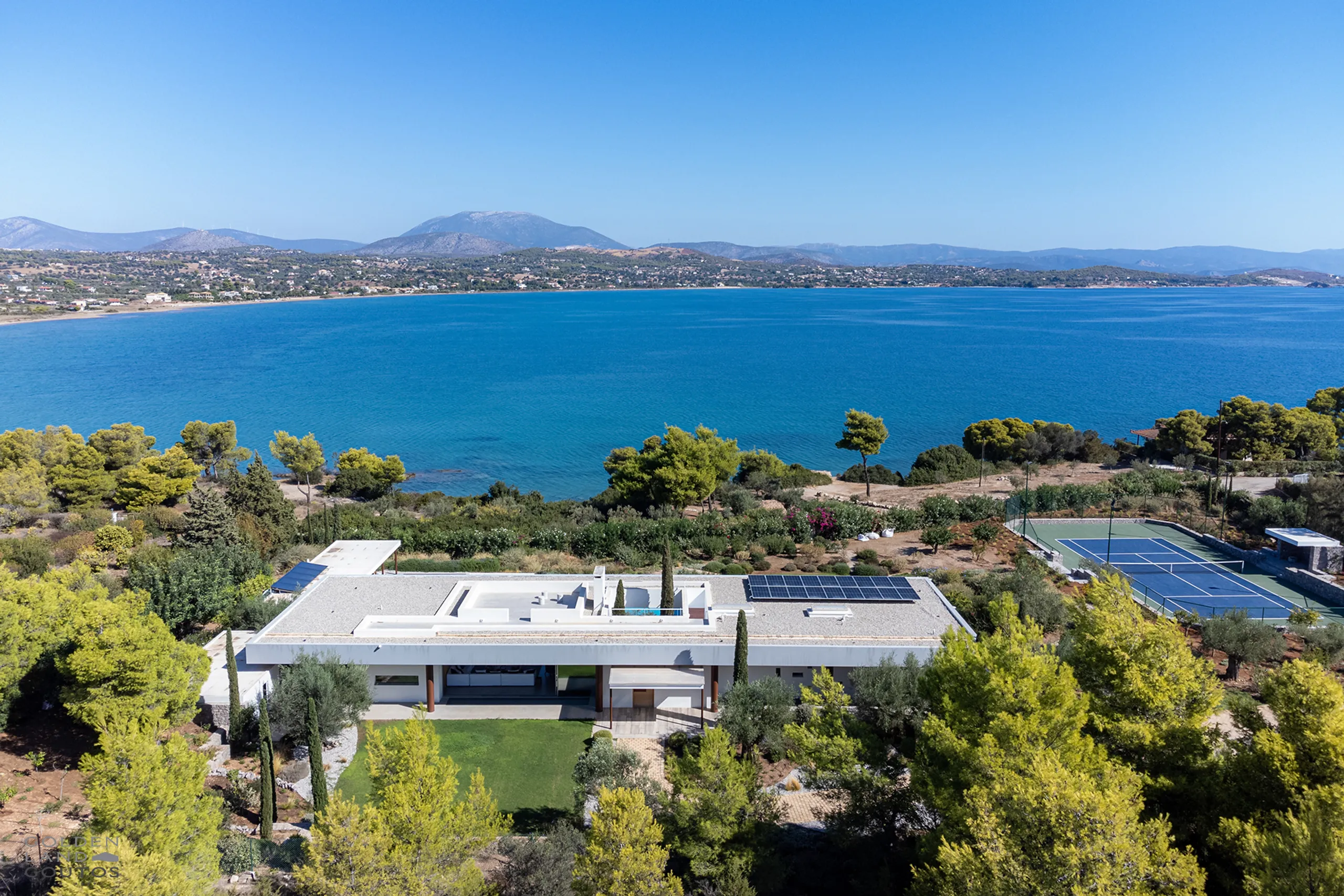 Sensational New-Built Villa with Infinity Pool, Unique Architectural Design and Exceptional Sea View — photograph 3