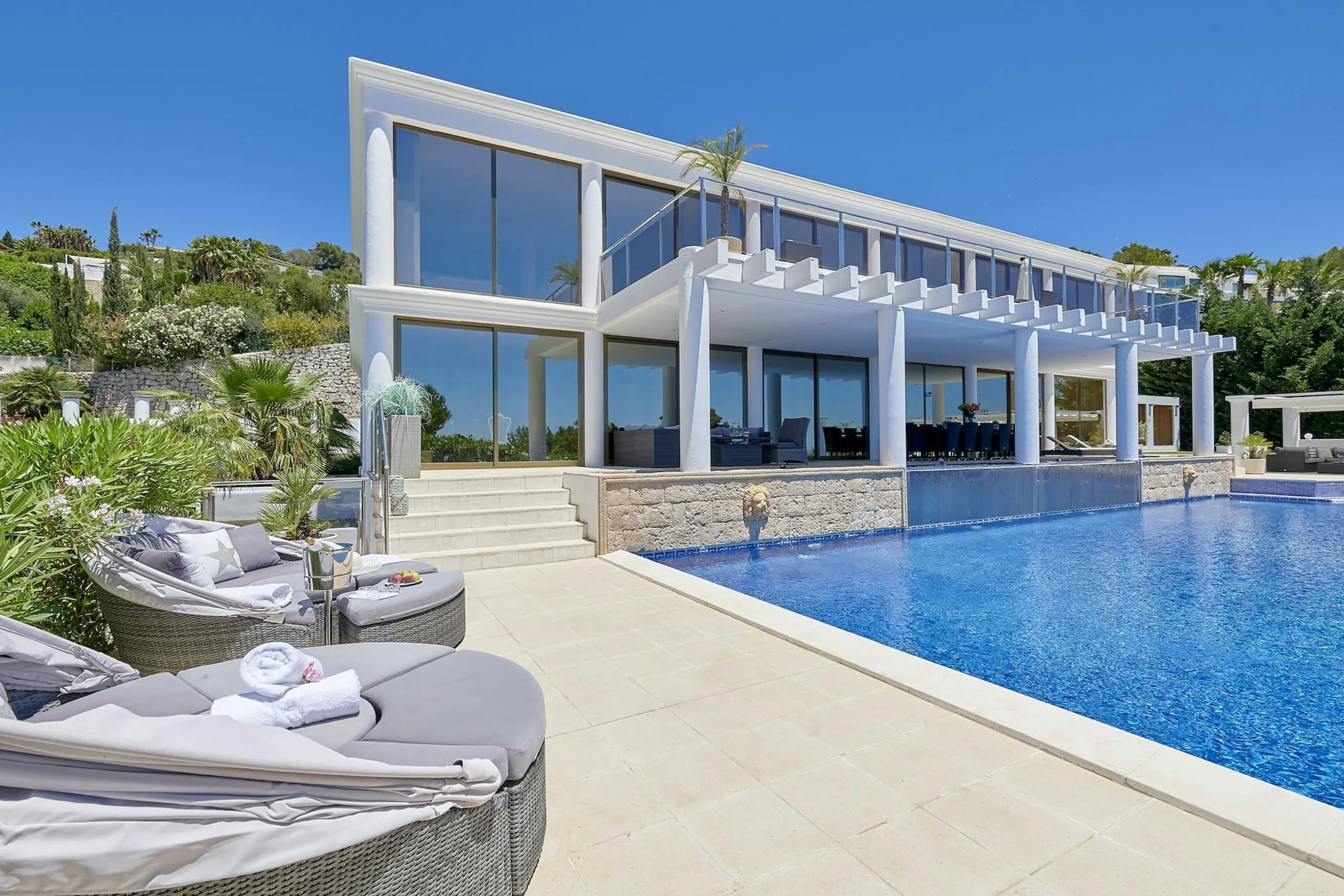 Luxurious Ibiza Ocean Estate with Private Pool and Outdoor Entertainment Area — photograph 3