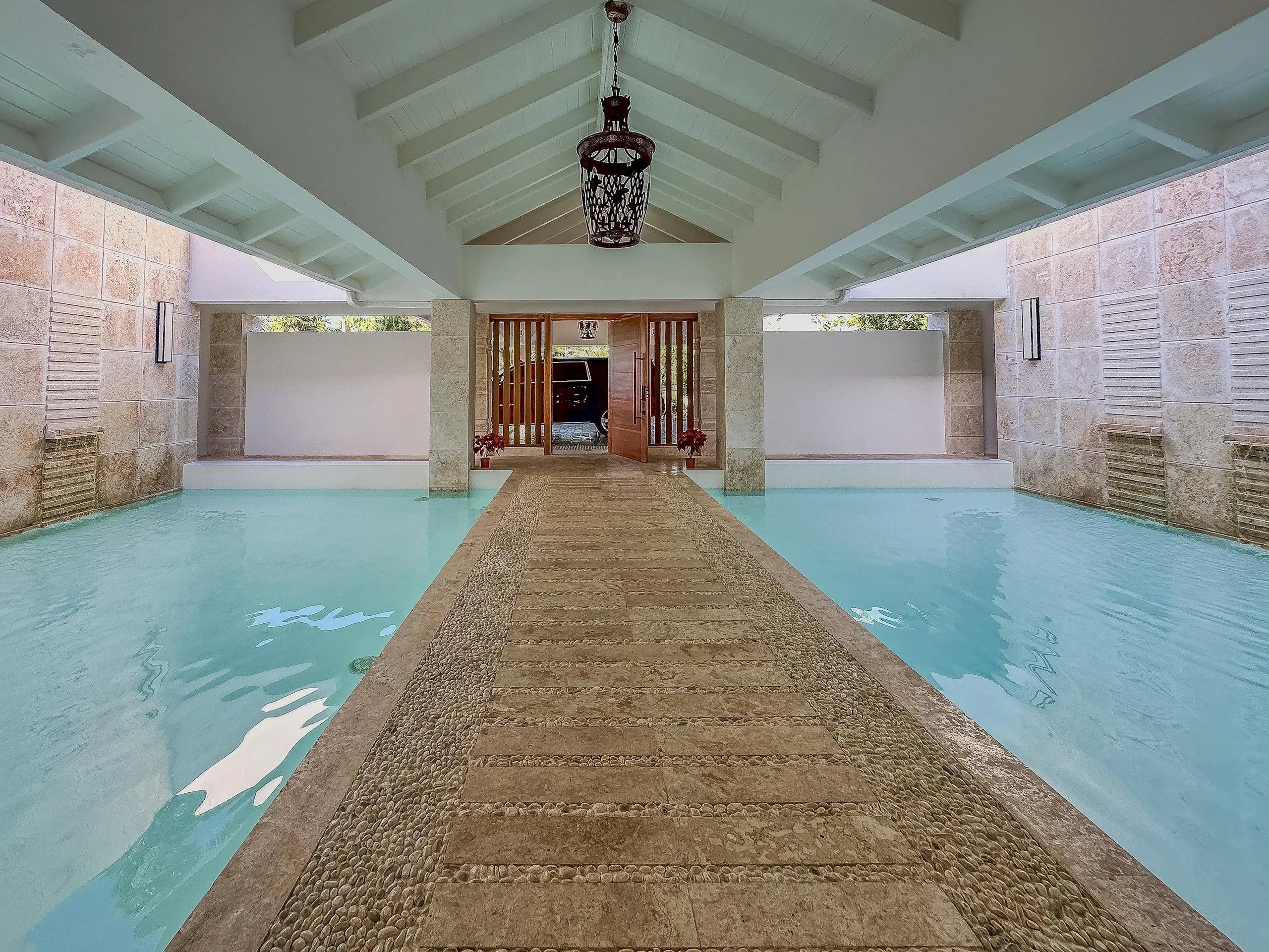 Beautiful La Romana Villa with Invigorating Pool — photograph 5