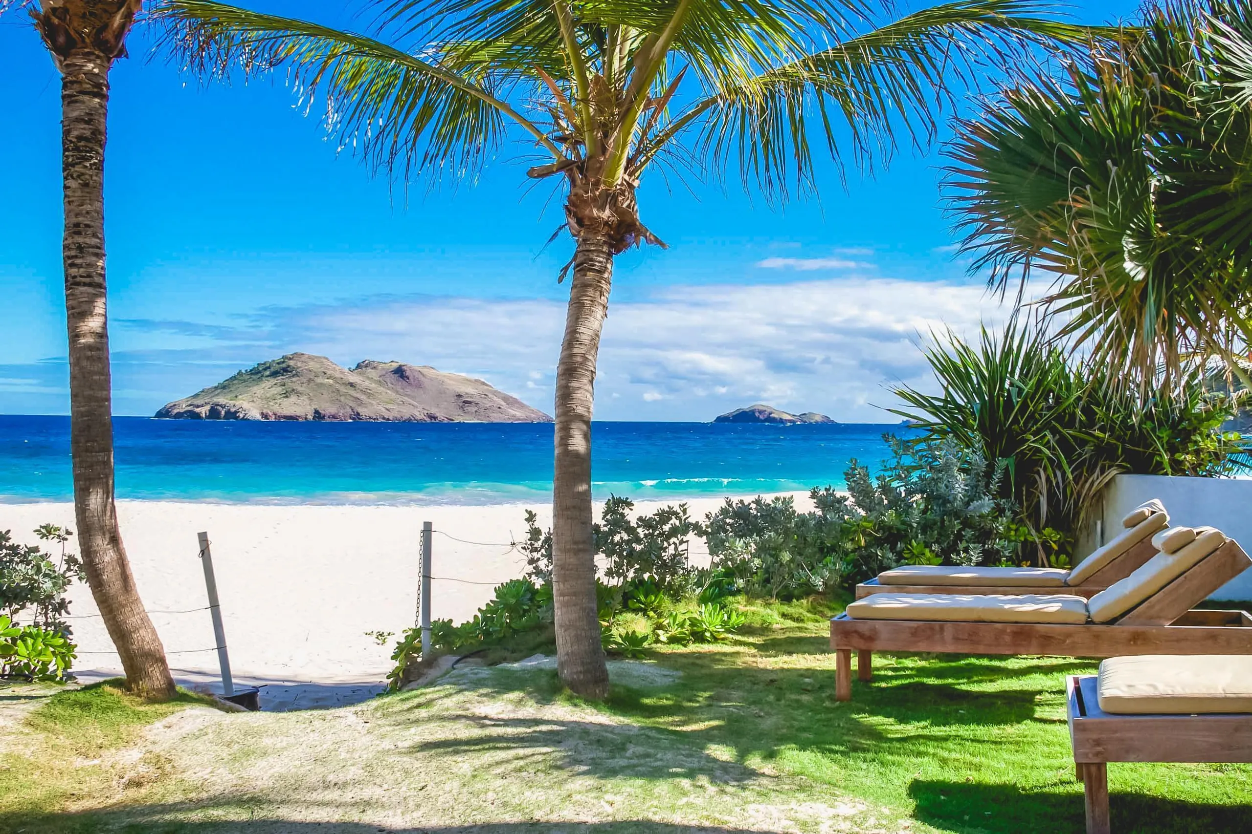 Lavish Seaview Villa with Private Pool and Walks to Beach — photograph 5