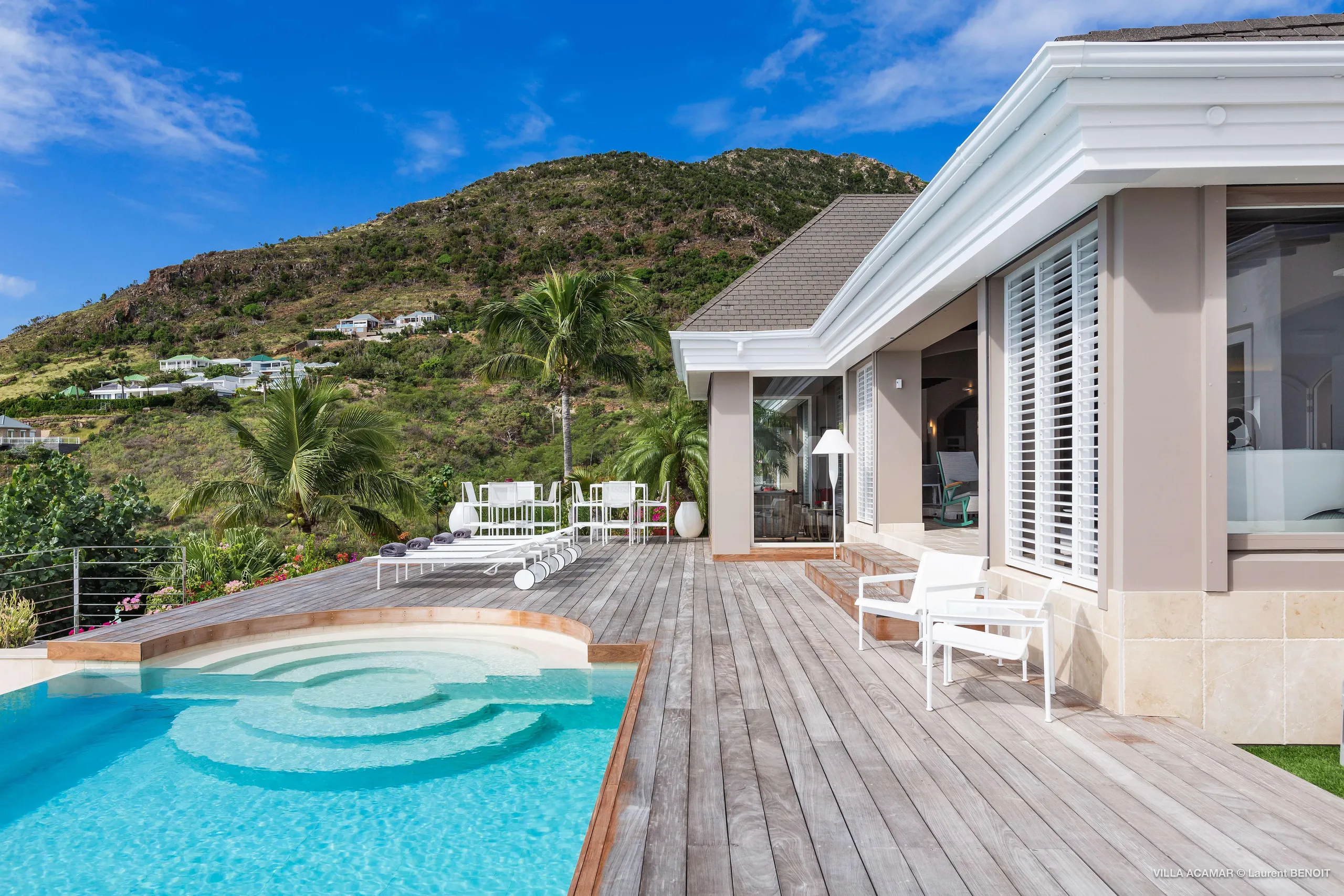 Exquisite Seaview Villa with Incredible Pool and Home Cinema — photograph 6