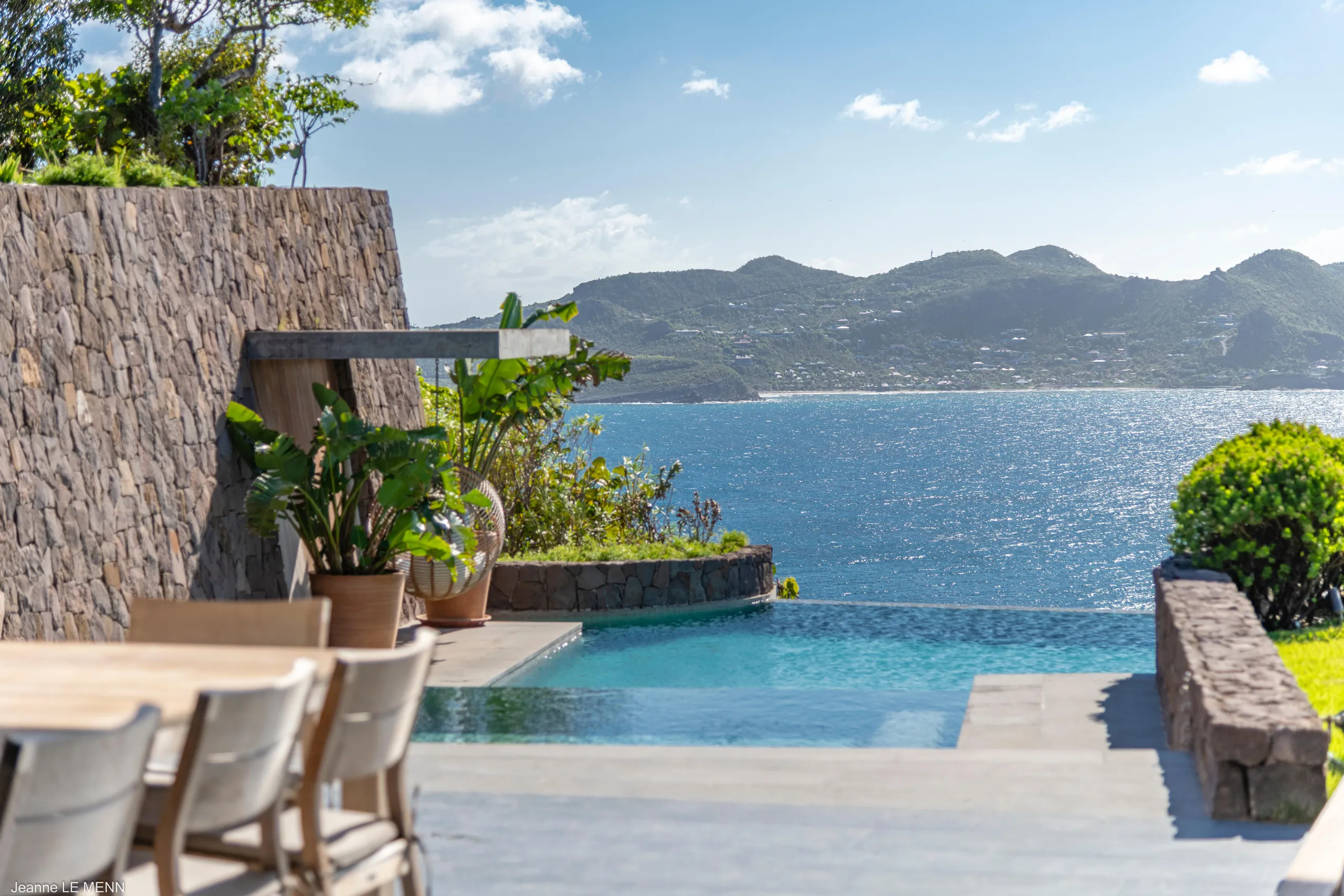 Contemporary Seaview Villa with Private Pool and Fitness Room — photograph 4