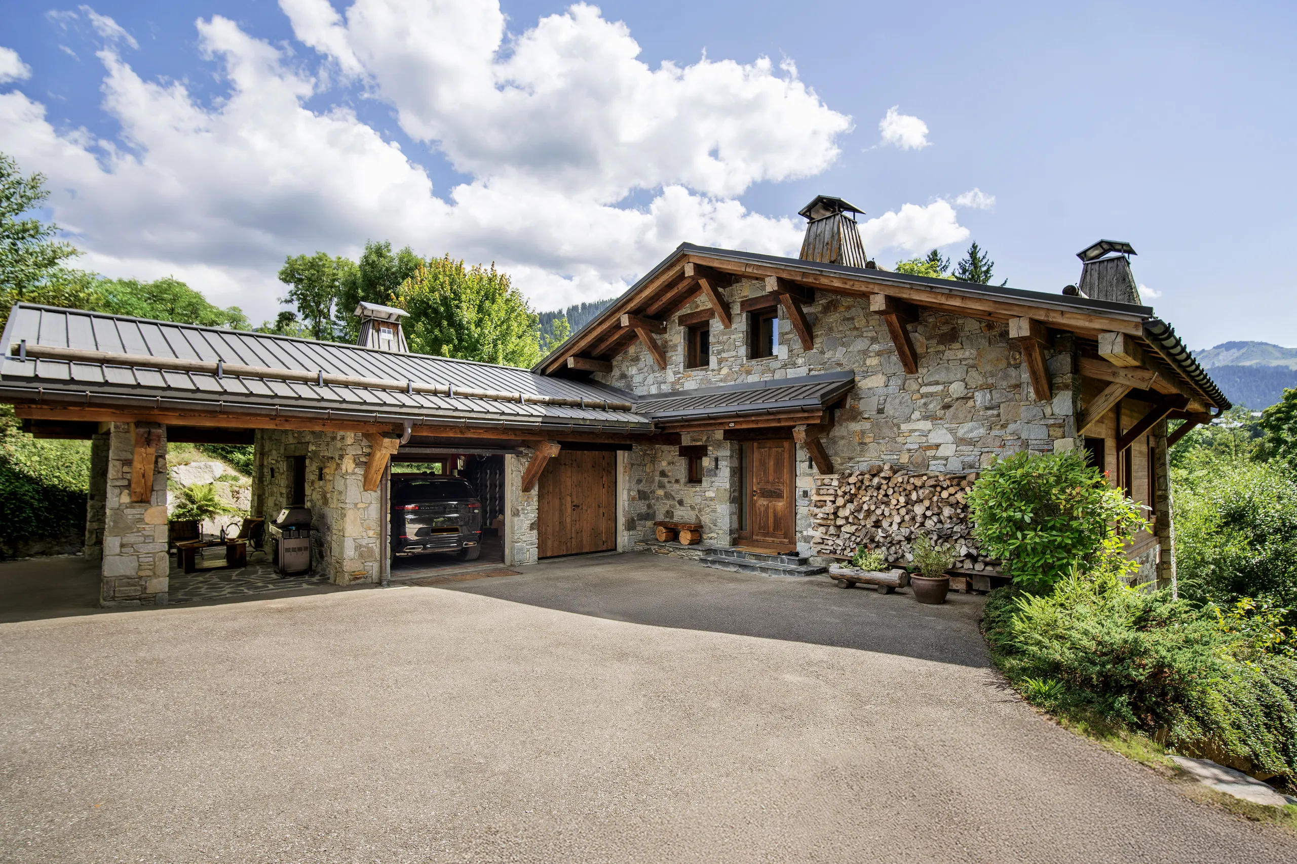 Opulent Alpine Hideaway with Cinema, Spa, and Mont Blanc Views — photograph 12