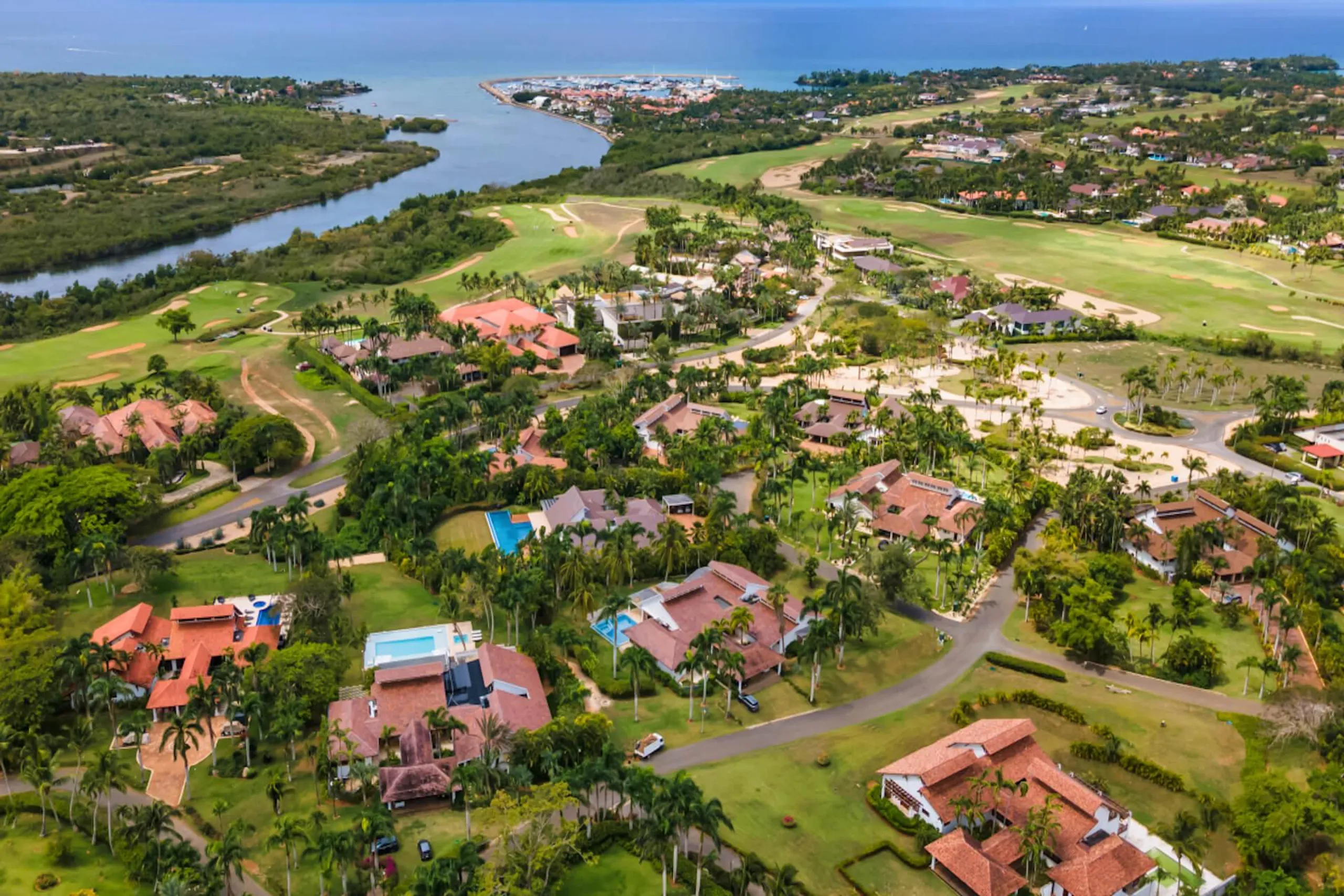 Experience Paradise: A Villa with Pool, Jacuzzi, and Exceptional Service — photograph 3