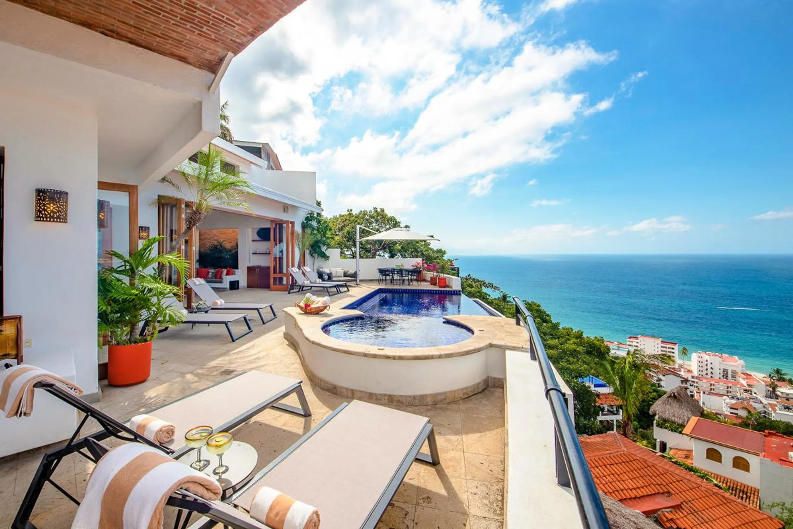 Charming Mexican Villa with Private Pool and Unobstracted Sea Views — photograph 3