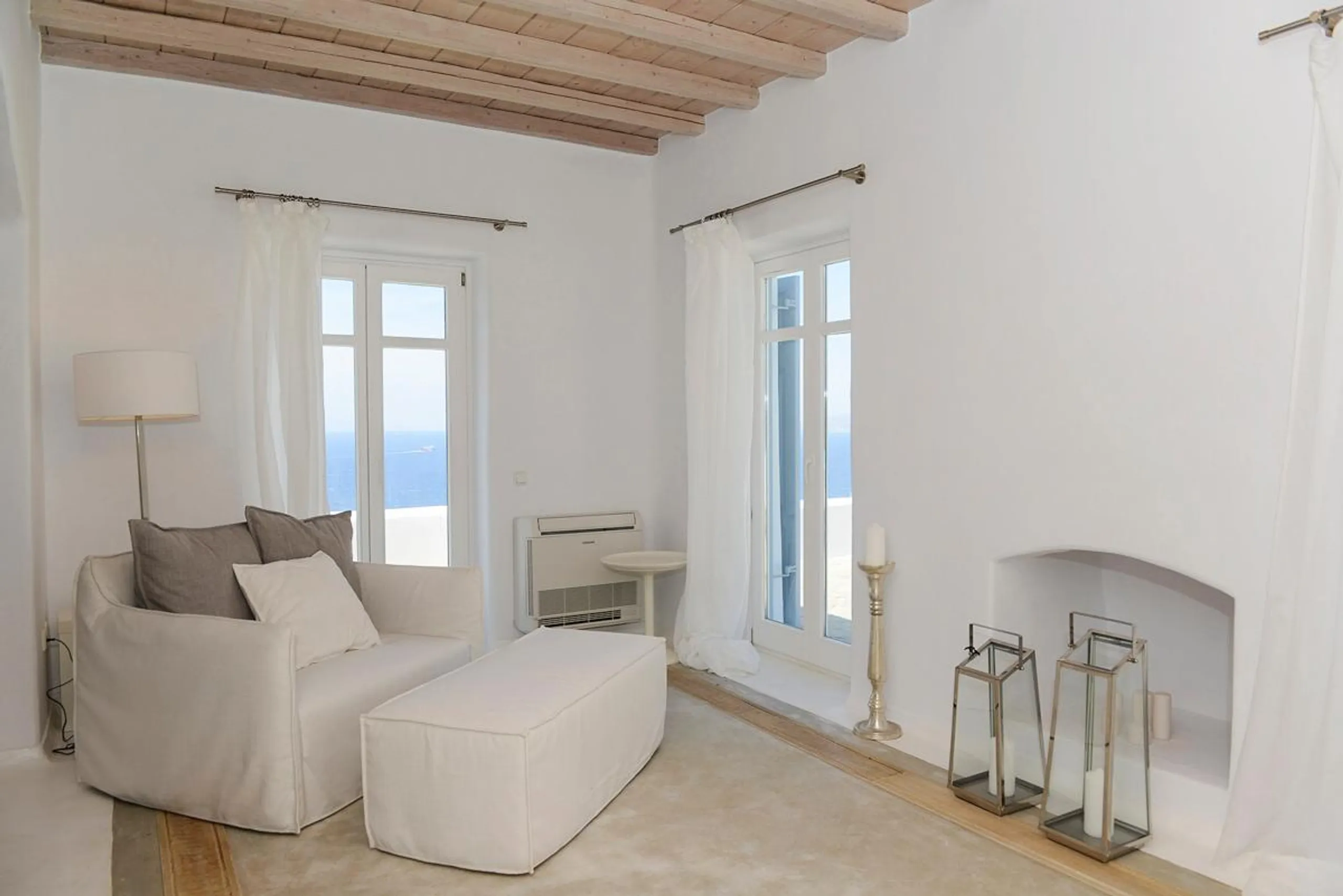 Marvelous Minimalist Villa with Private Pool and Sea Views — photograph 8
