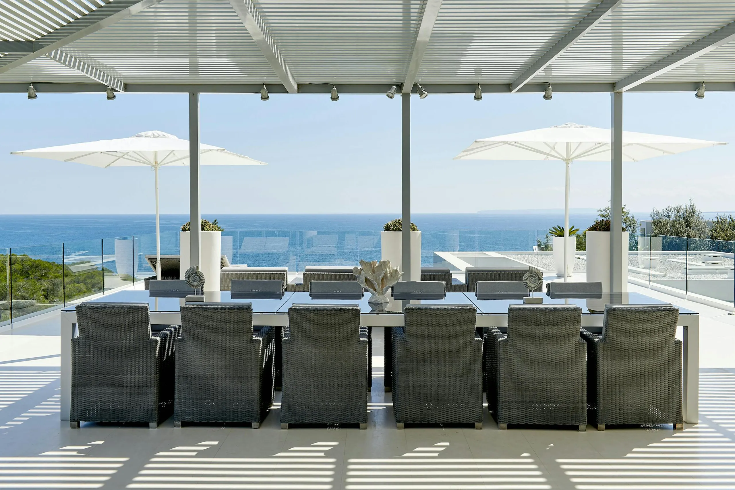 Classic Contemporary Luxury Villa in Ibiza with Private Pool, Fitness Room, and Ball Court — photograph 5