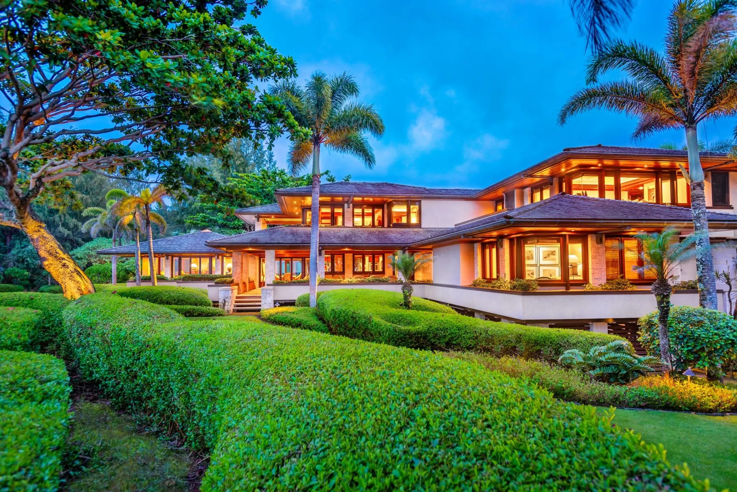 Enchanting Oceanfront Villa with Panoramic Views of Panini Beach Hawaii — photograph 2