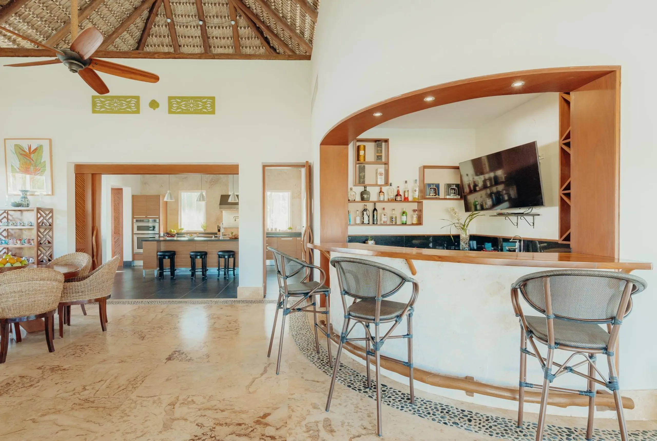 Invigorating Tropical Villa with Private Pool and Golf Course View — photograph 7