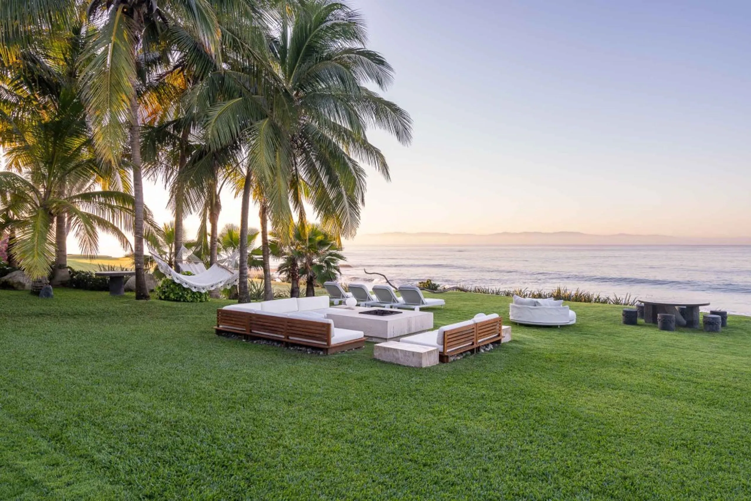 Opulent Oceanfront Villa in Punta Mita with Infinity Pool and Private Beach — photograph 2