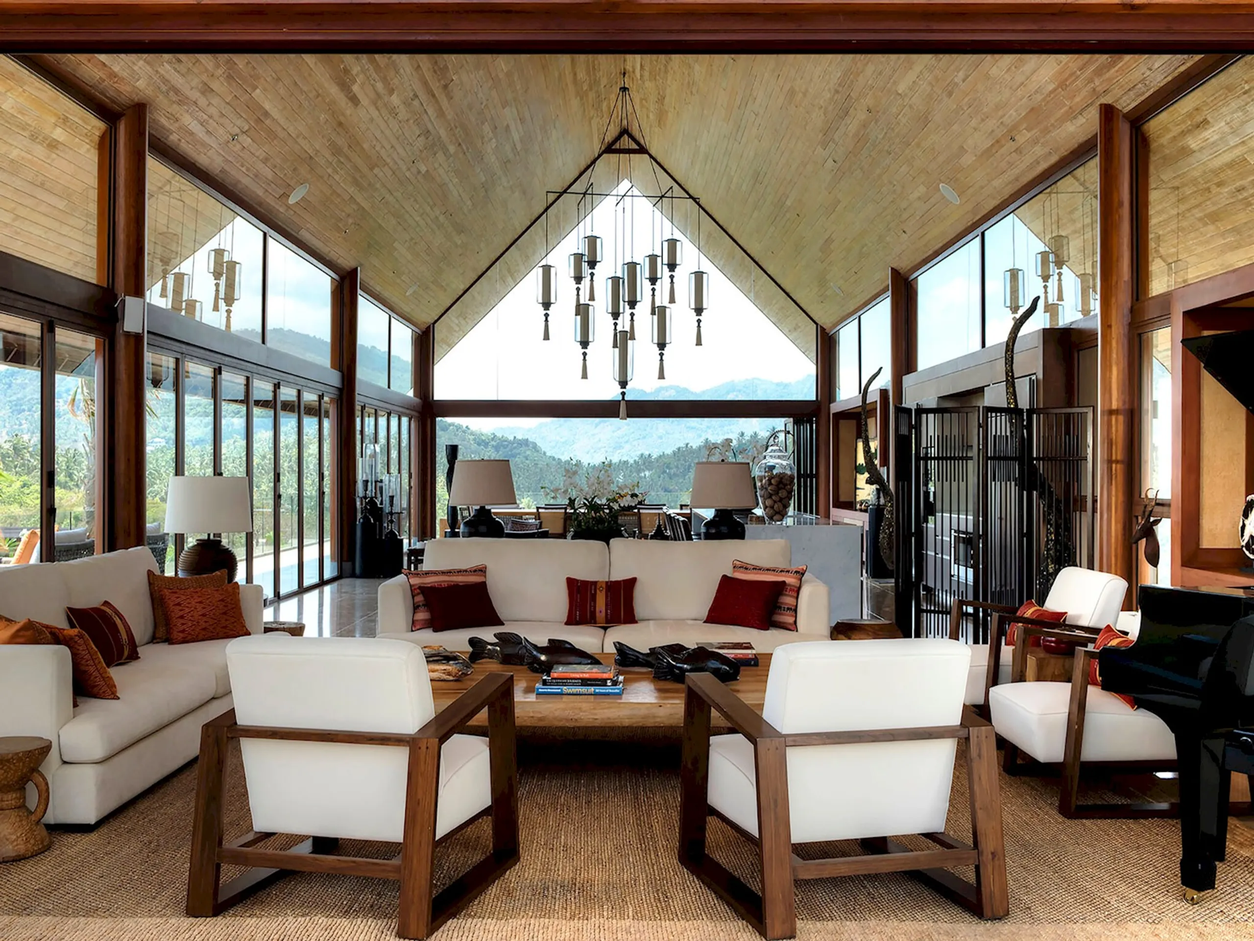 Majestic 6BR Villa with Infinity Pool and Forest Views — photograph 3