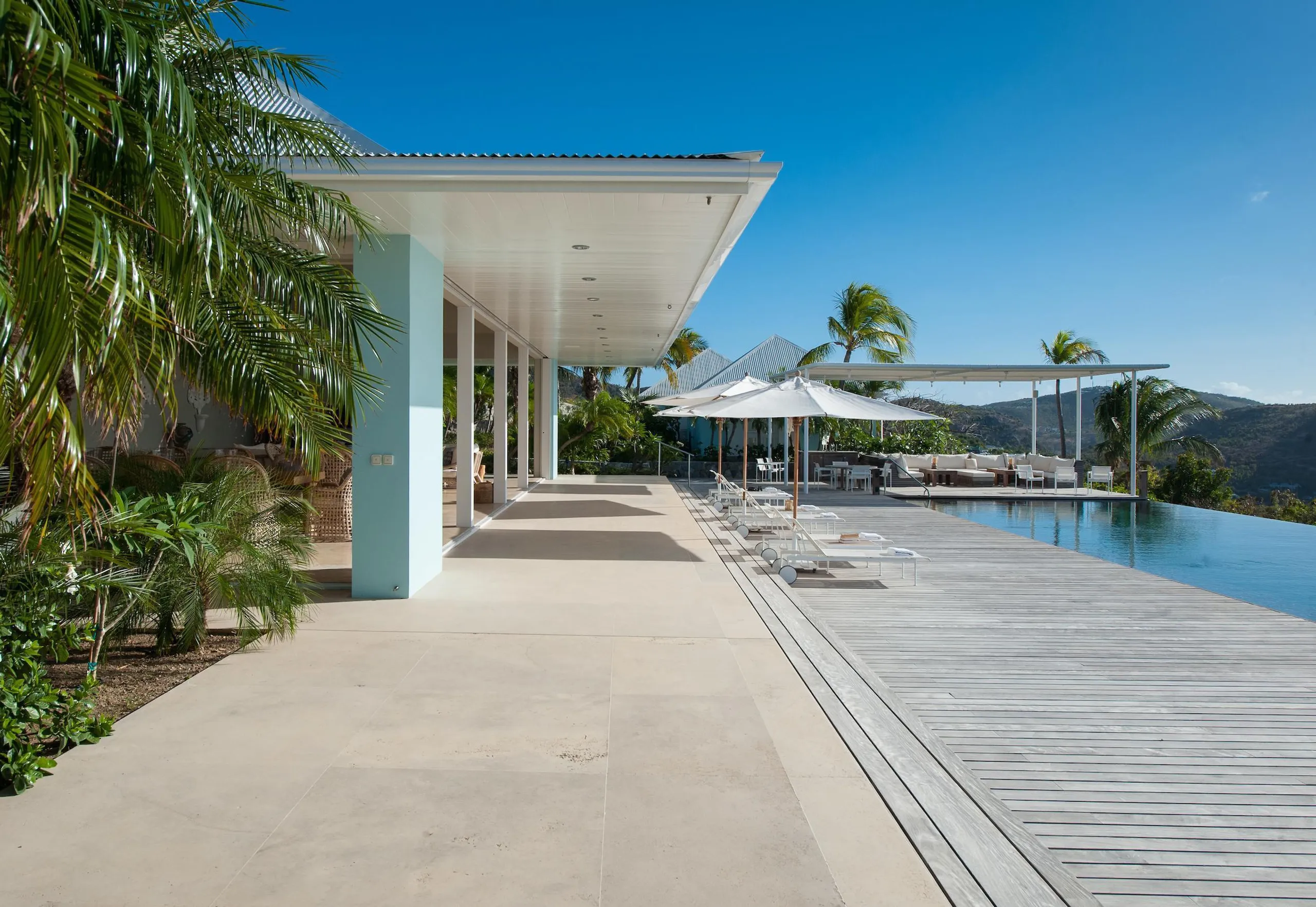 Classical Ocean View Villa with Infinity Pool and Sweeping Ocean Views — photograph 5