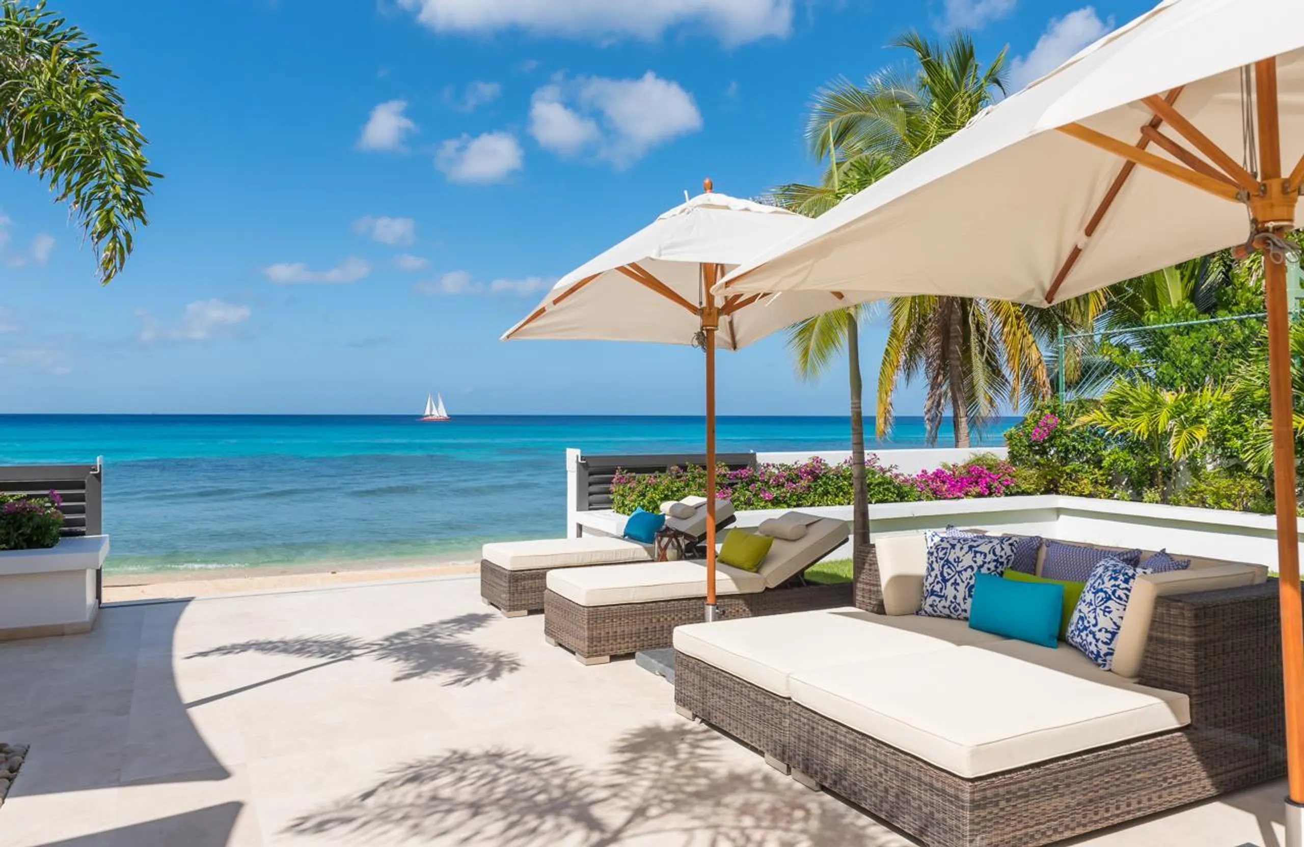 Barbados Beachfront Contemporary Villa with Tropical Ambiance and Stunning Views of the Caribbean Sea — photograph 11