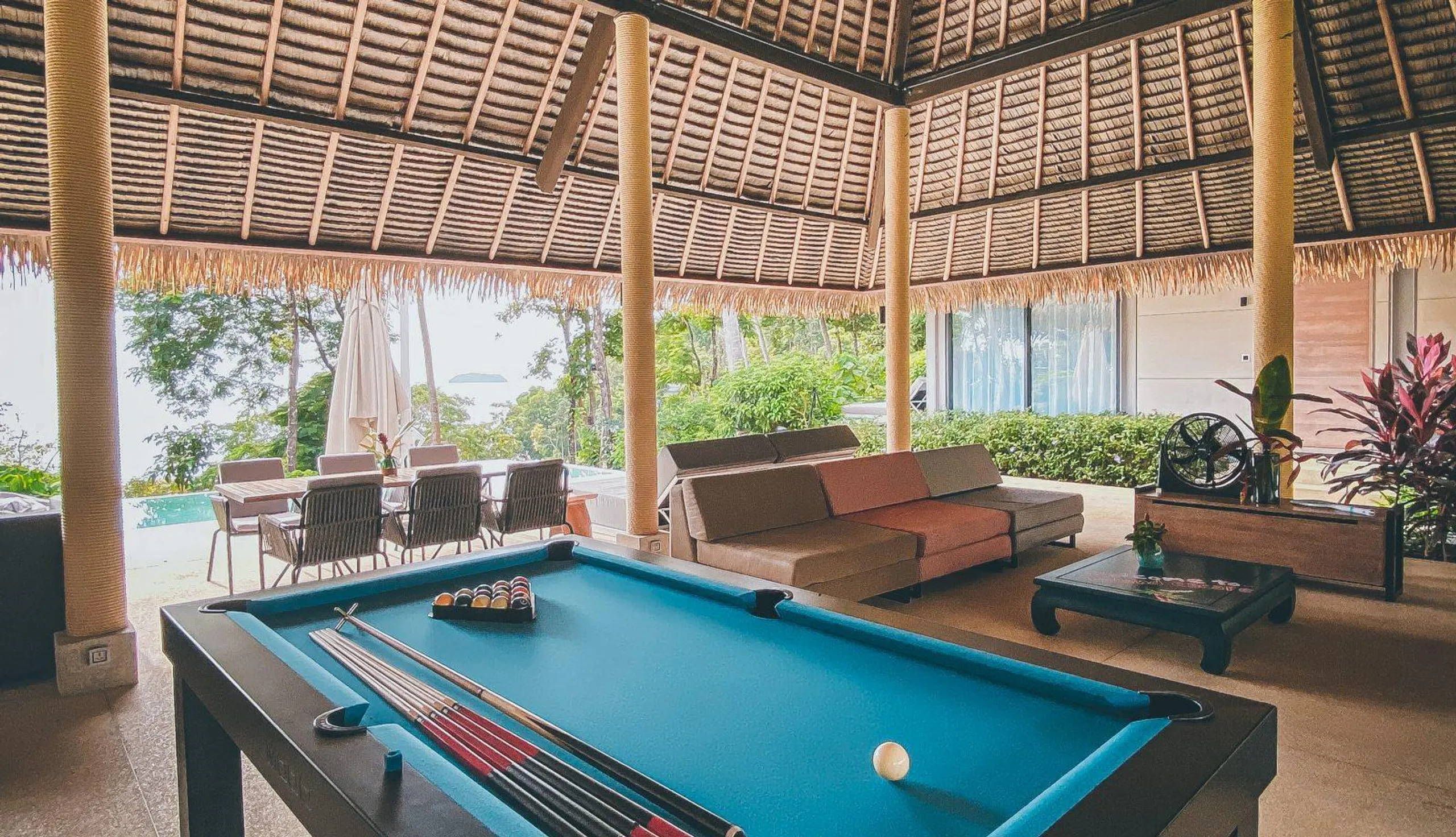 Blissful Oceanview Villa with Private Pool and Game Room — photograph 3