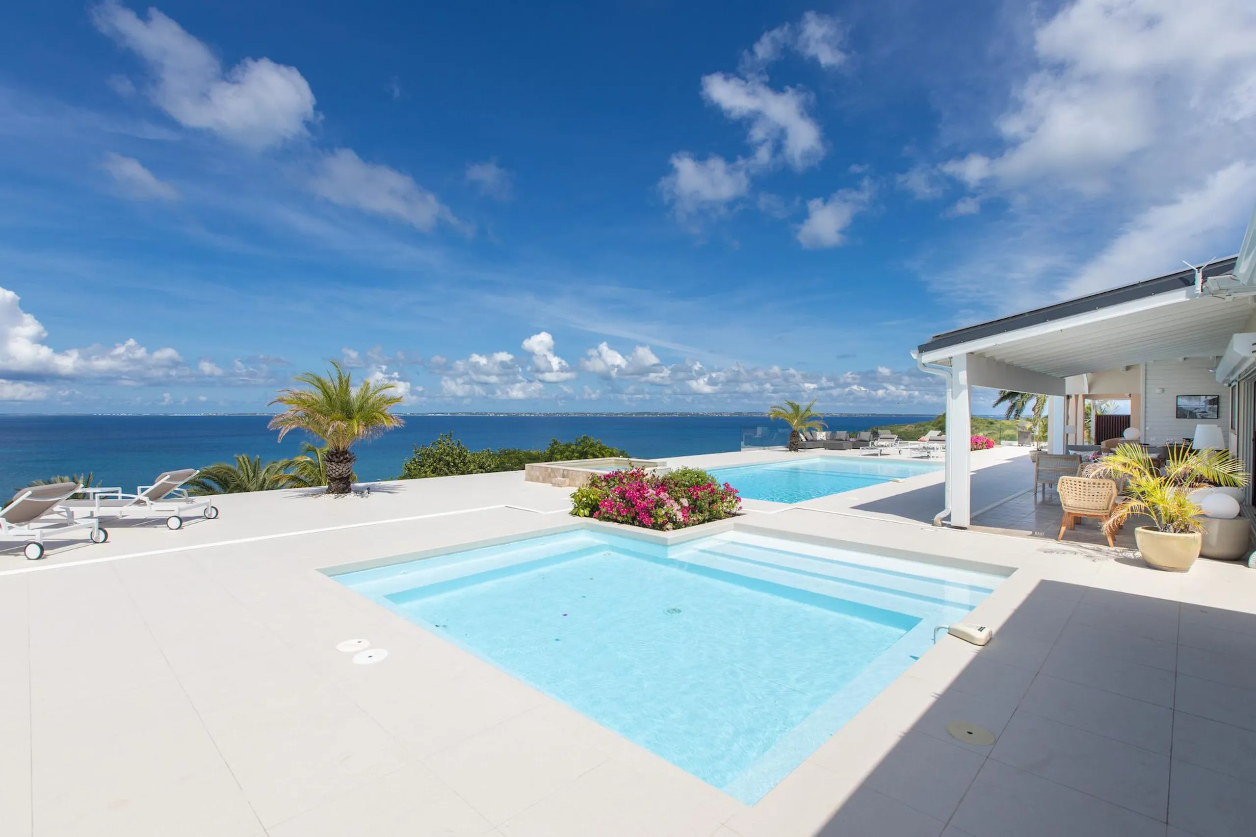 Oceanview Seascape Villa with Private Pools and Tropical Bloom Scenery — photograph 11