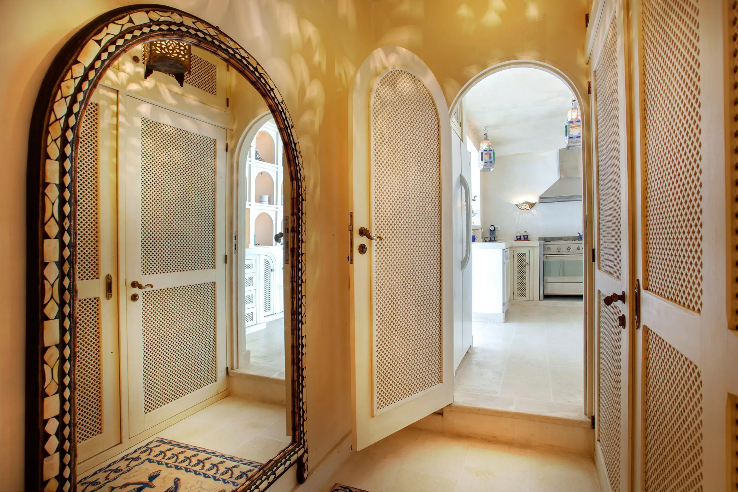 Spectacular Seafront Villa with Private Pool and Walks to Beach — photograph 9