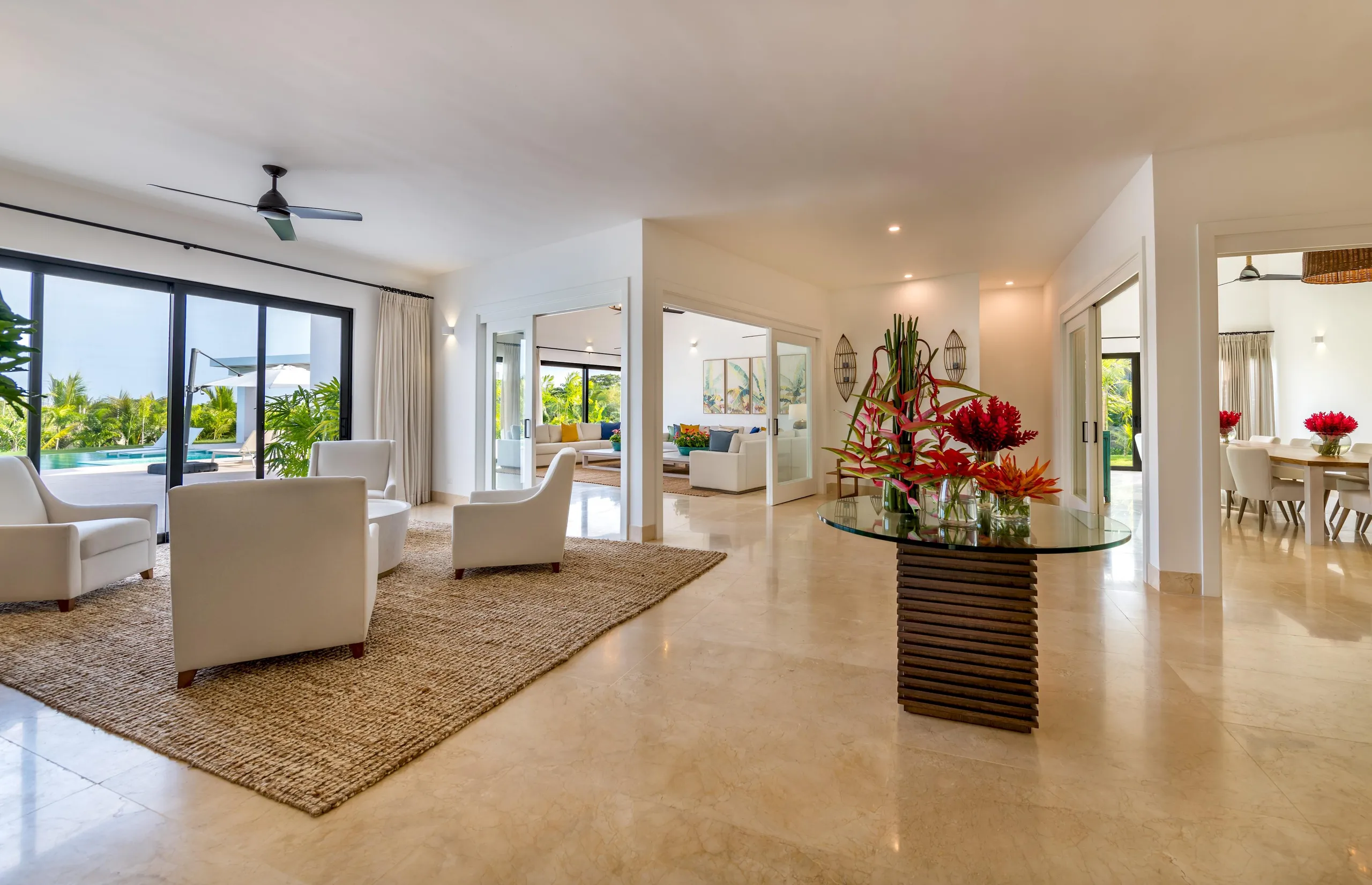 Sumptuous Paradise Estate with Private Pool and Fitness Room — photograph 8