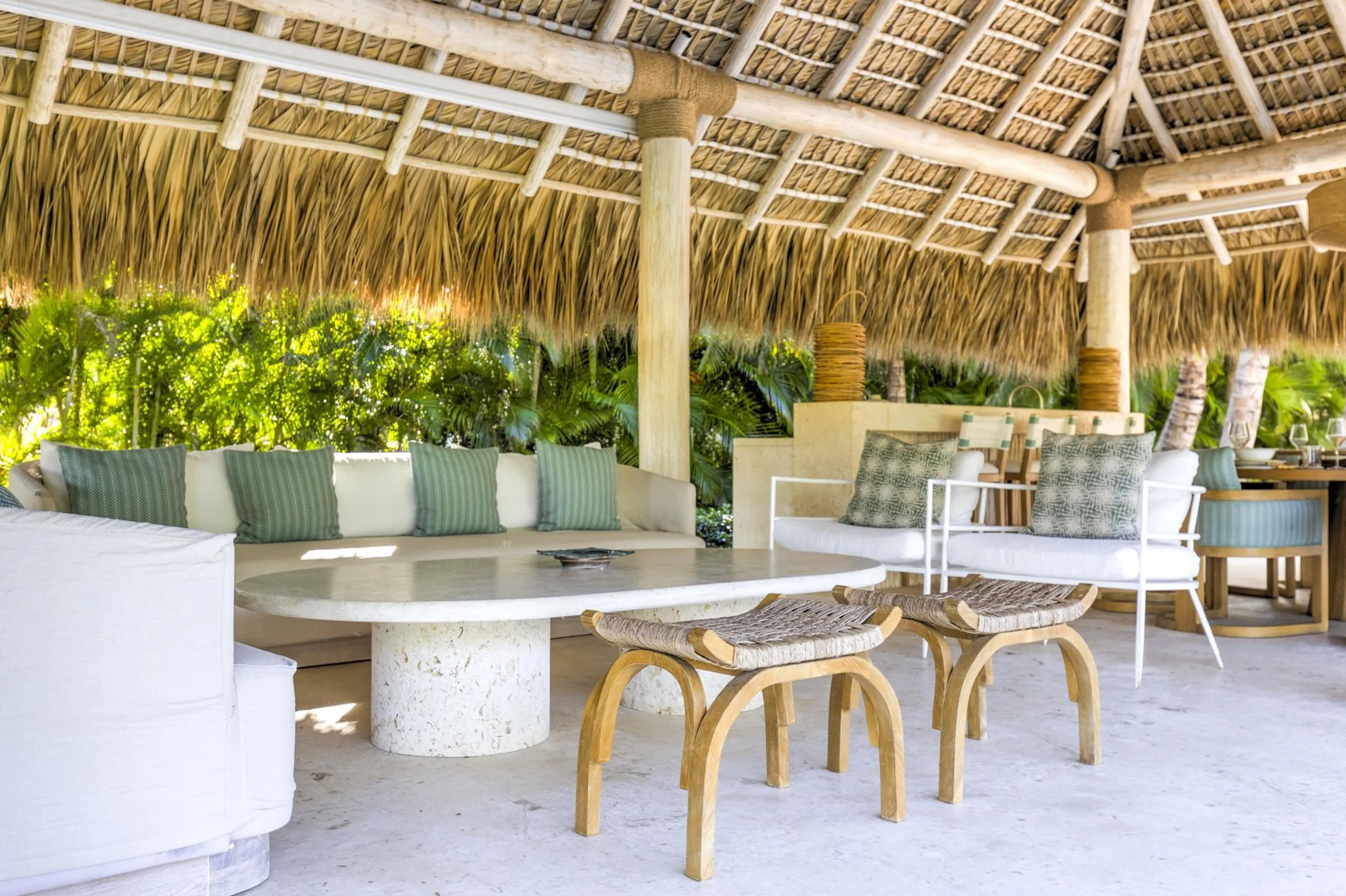 Tranquil Six Bedroom Villa with Private Pool, and Scenic Golf Course Surroundings — photograph 6