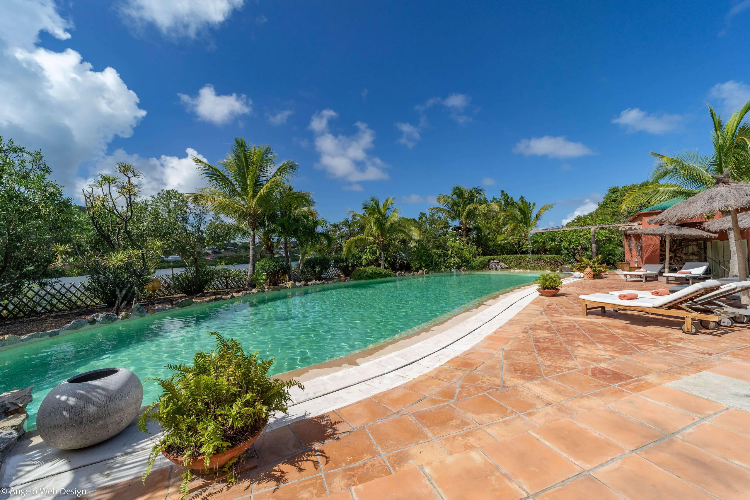 Regal Tropical Estate with Private Pool and Luscious Backyard Terrace — photograph 3