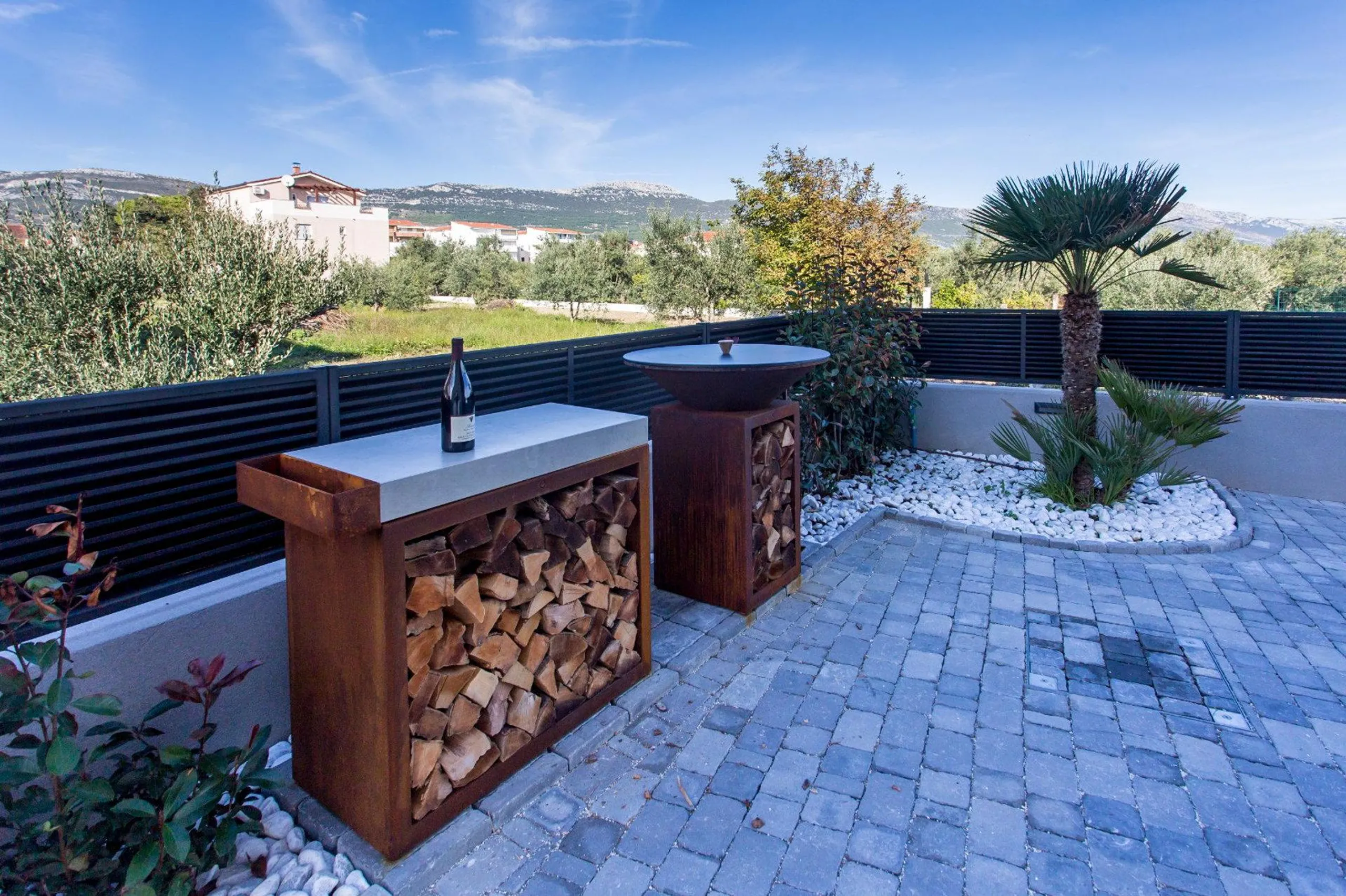 Grandiose Villa with Private Pool and  Breathtaking Sea Views — photograph 10